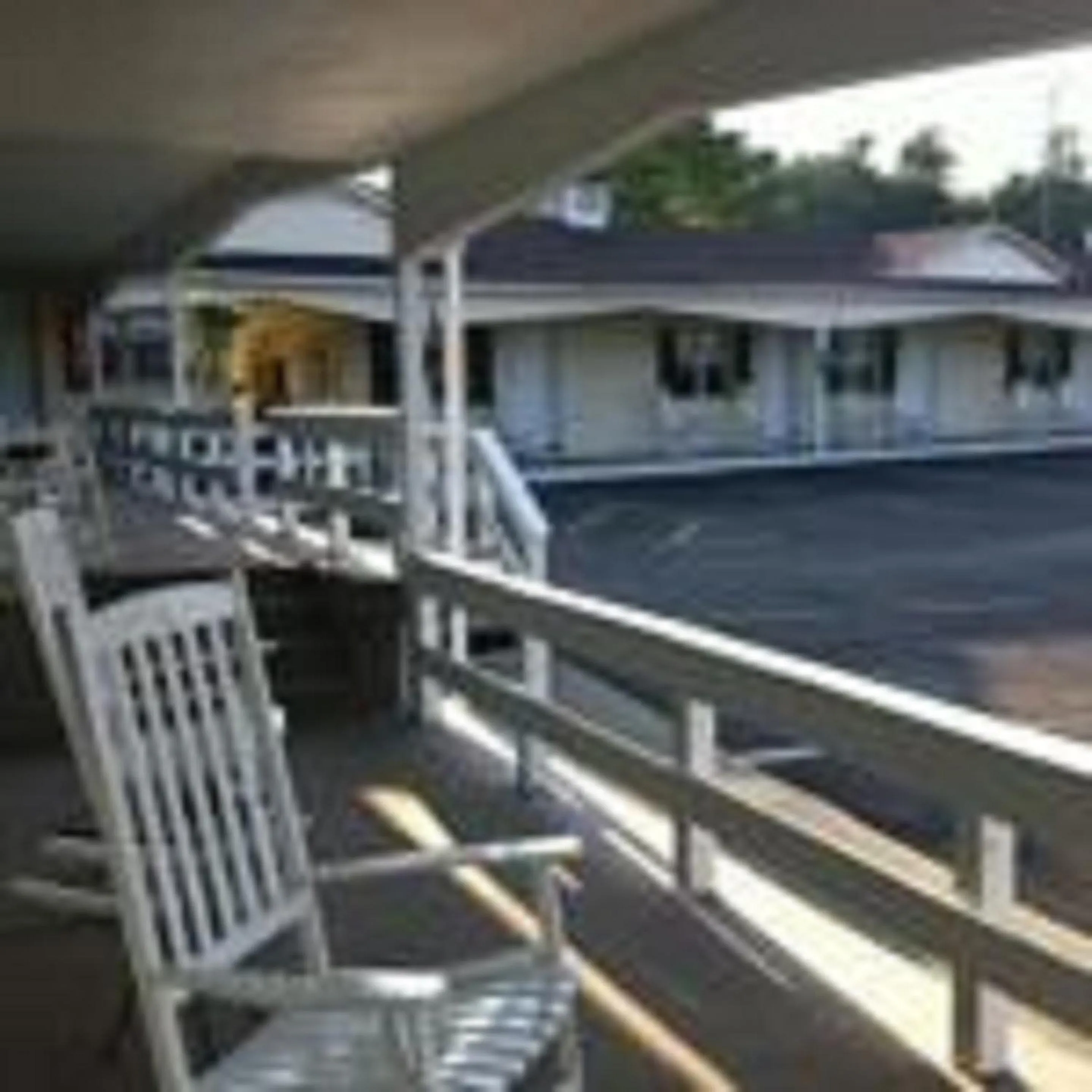 Balcony/Terrace in Longhouse Lodge Motel