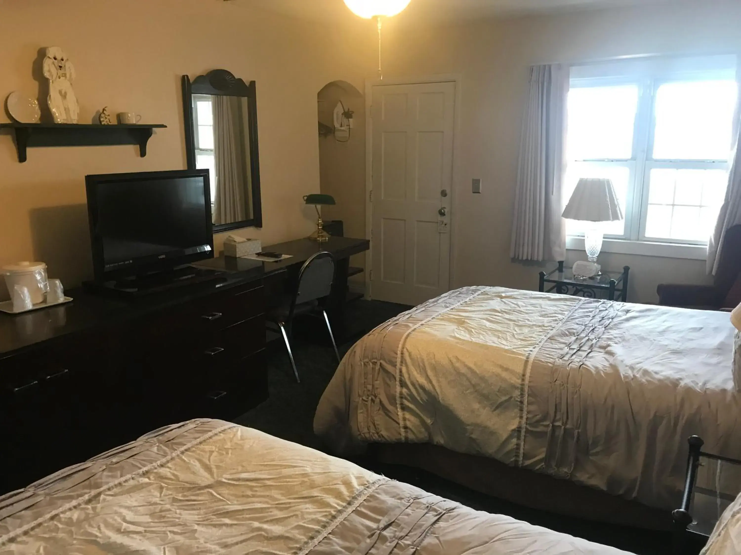 Standard Double Room in Longhouse Lodge Motel Standard Double Room in Longhouse Lodge Motel