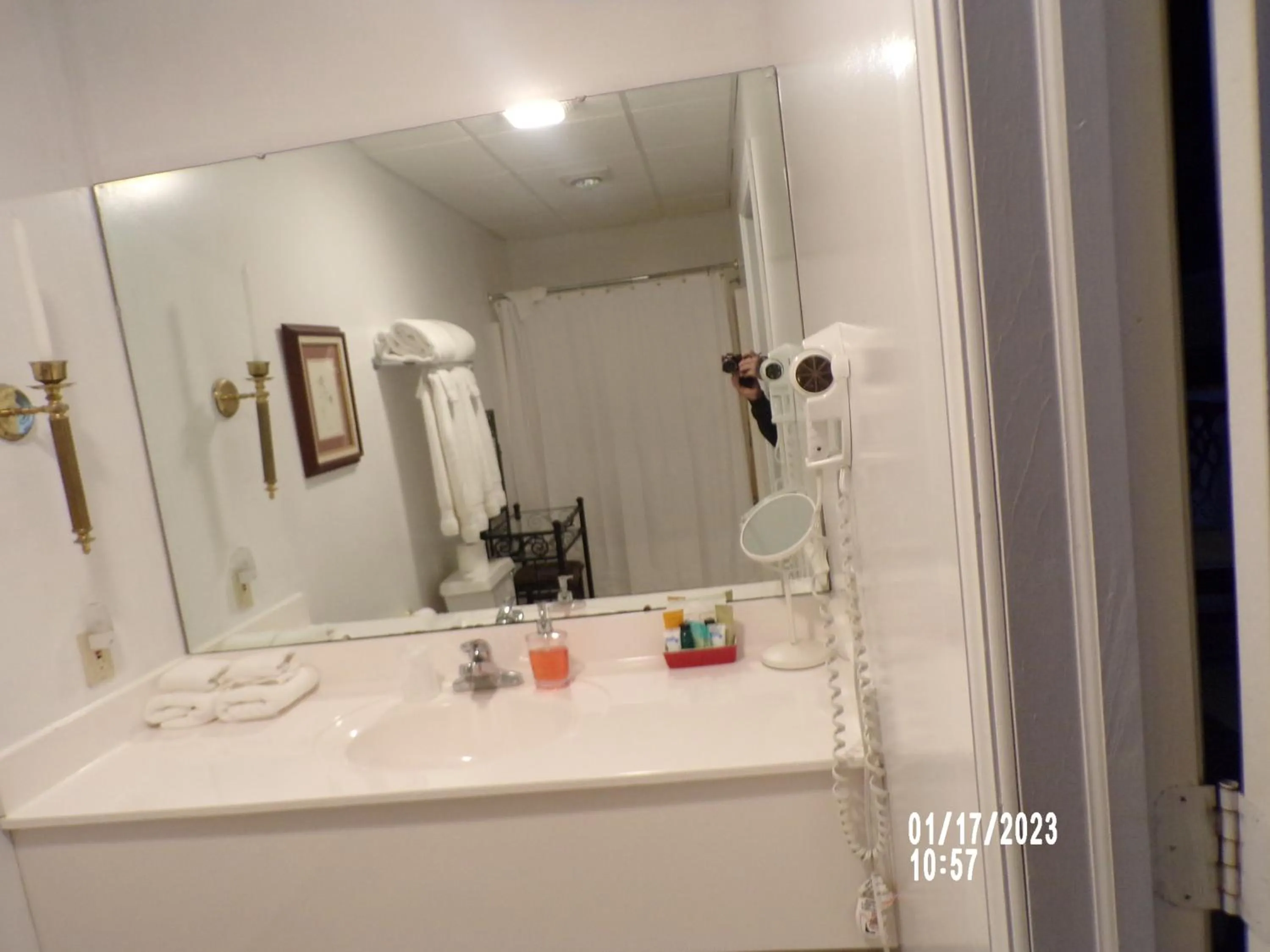 Bathroom in Longhouse Manor B&B