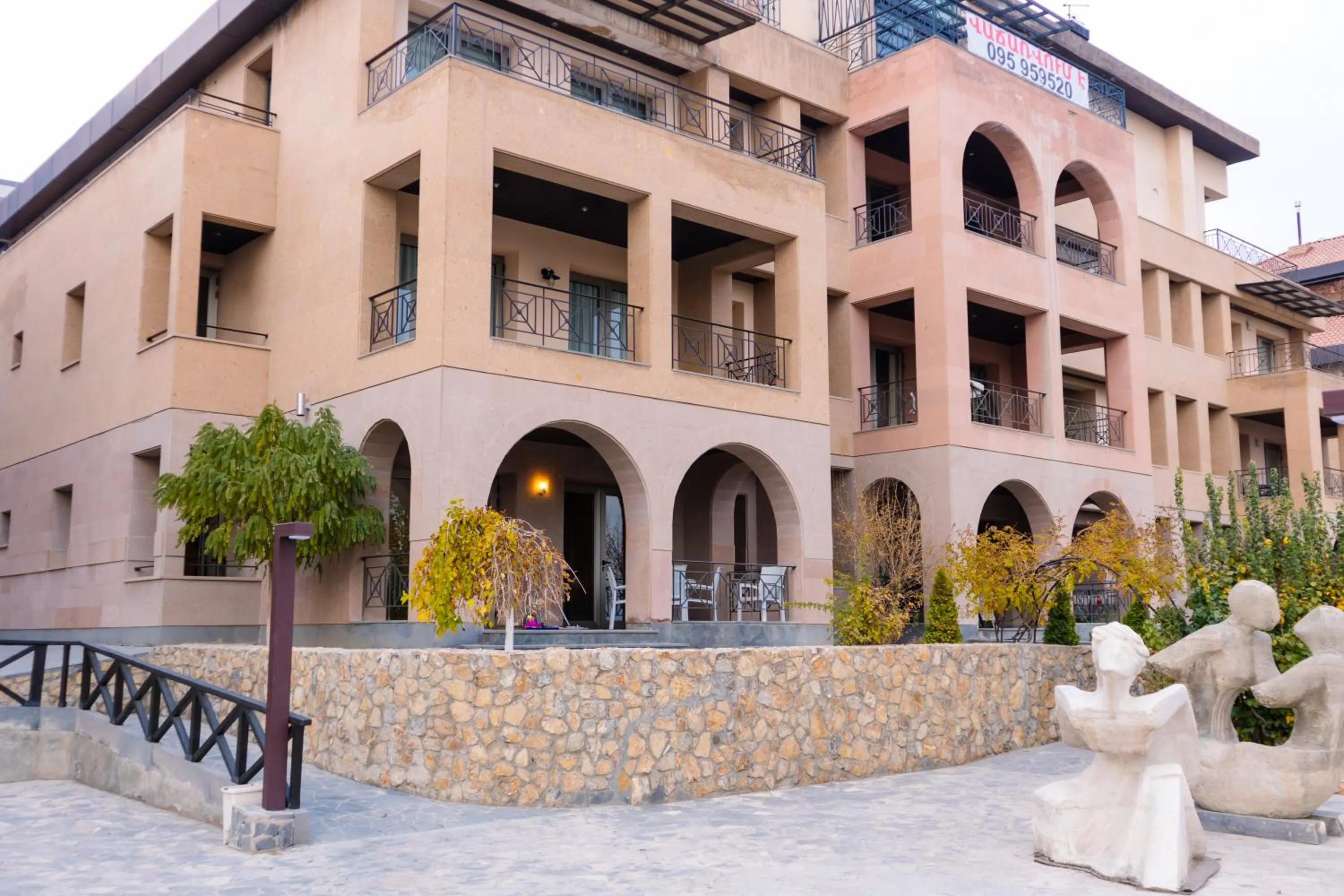 Property building in hotelise I Paradise Apartment