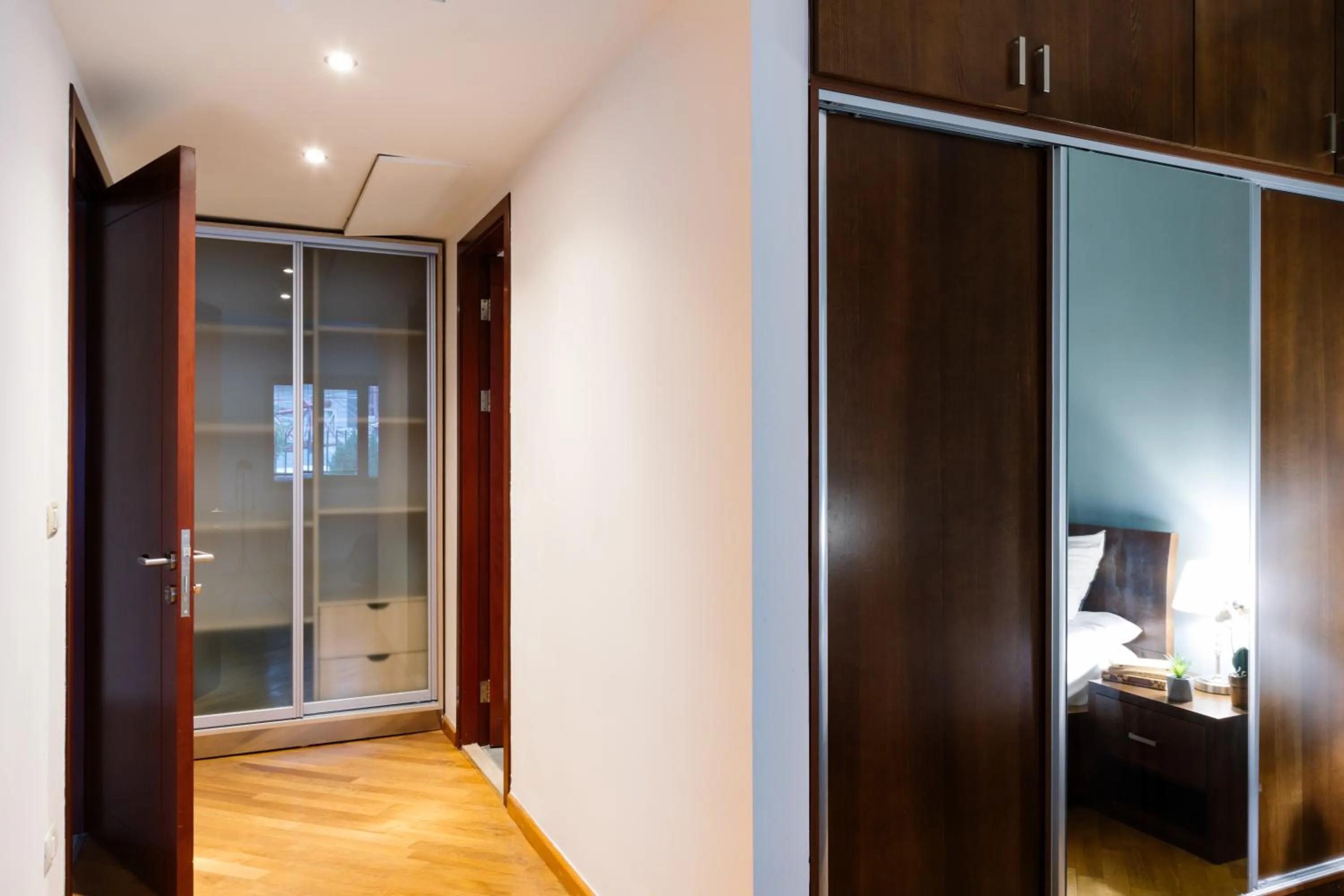wardrobe, Bed in hotelise I Paradise Apartment