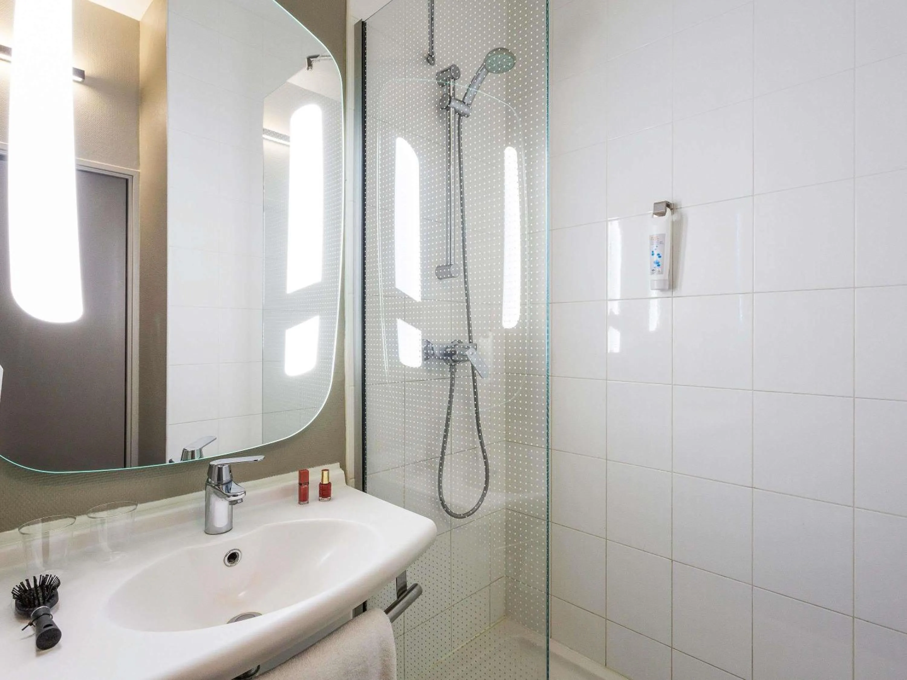 Bedroom in ibis Amsterdam Centre