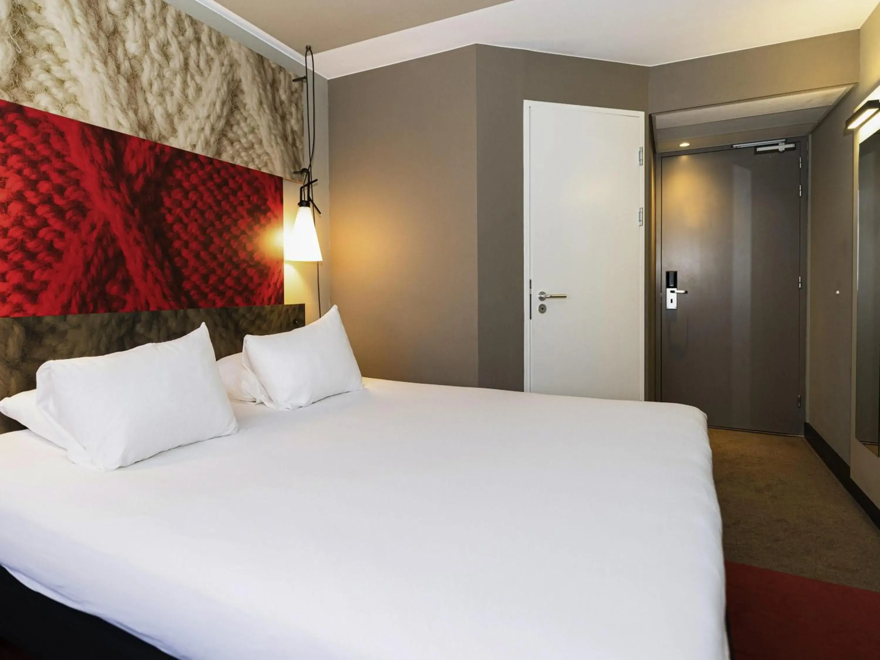 Bedroom, Bed in ibis Amsterdam Centre Bedroom, Bed in ibis Amsterdam Centre