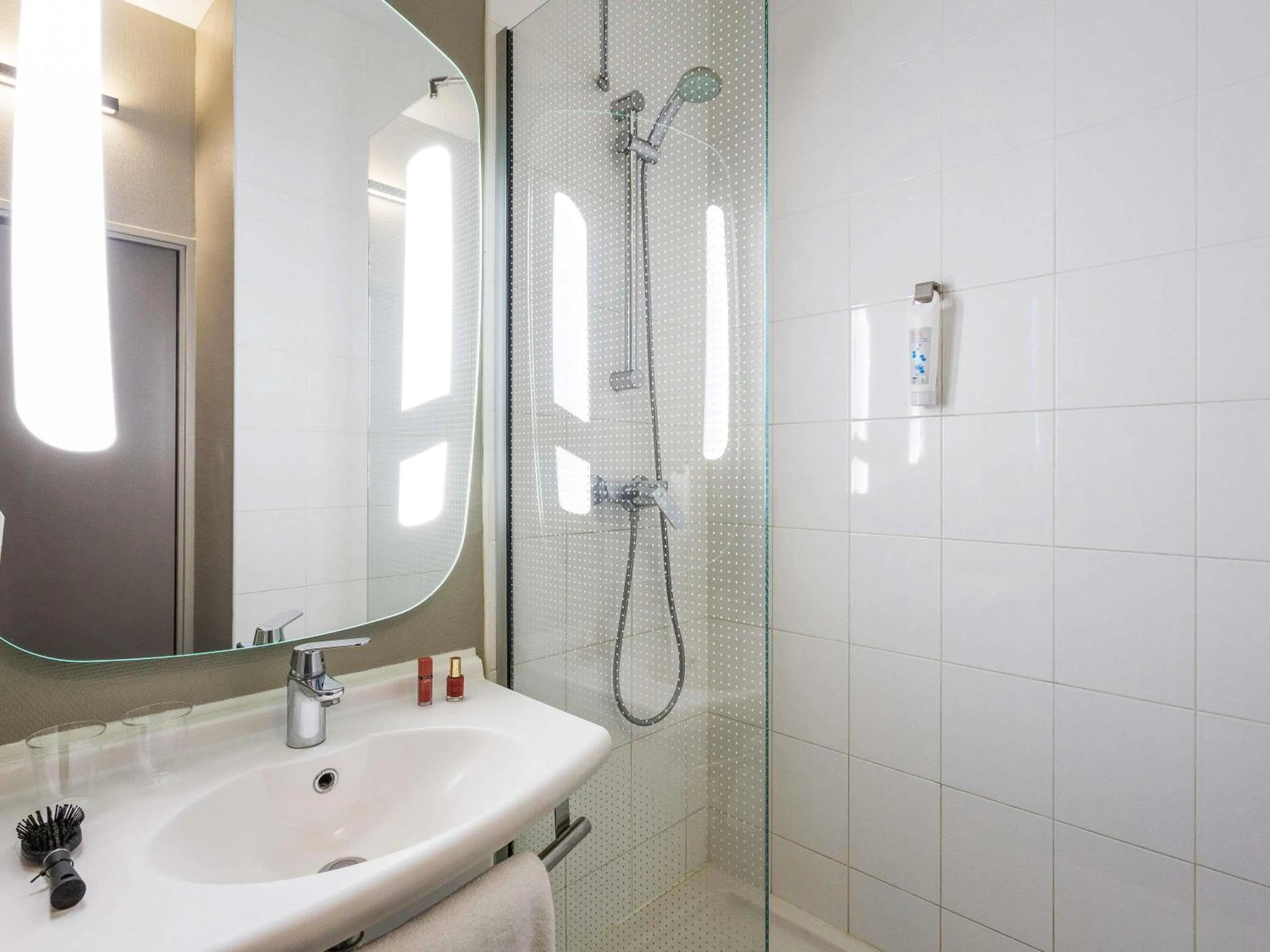 Bedroom in ibis Amsterdam Centre