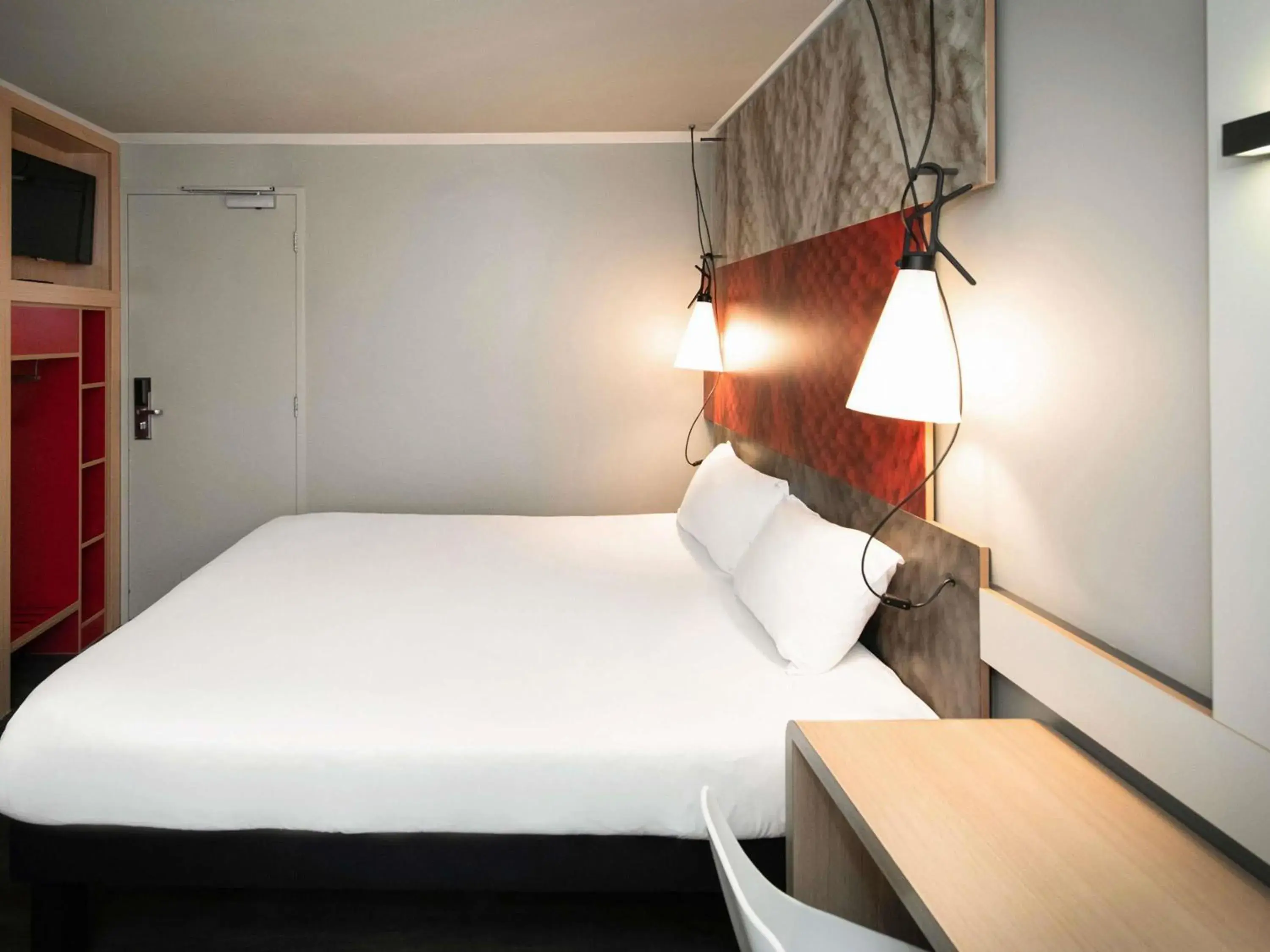 Bedroom, Bed in ibis Amsterdam Centre Bedroom, Bed in ibis Amsterdam Centre