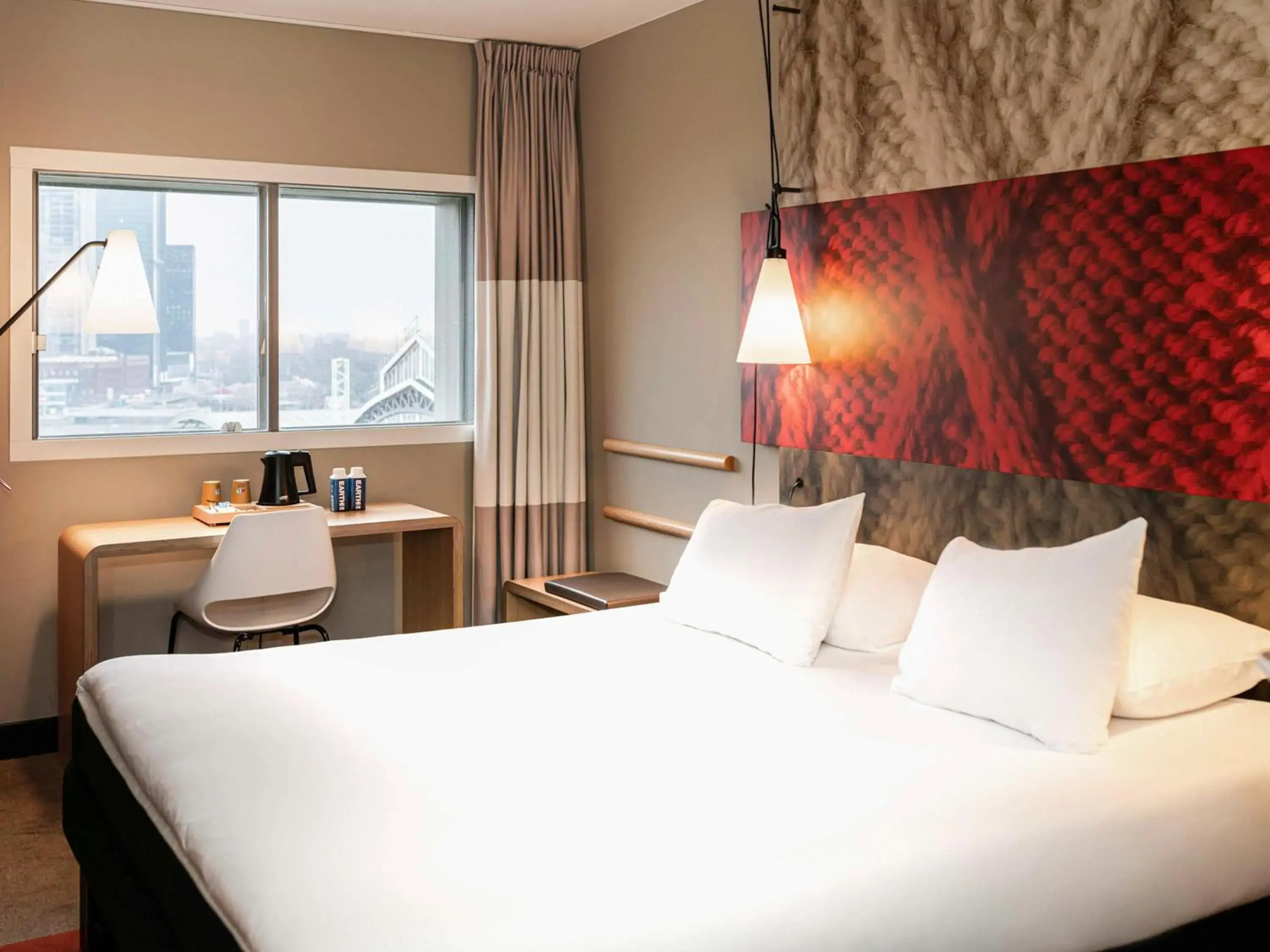 Bedroom, Bed in ibis Amsterdam Centre Bedroom, Bed in ibis Amsterdam Centre