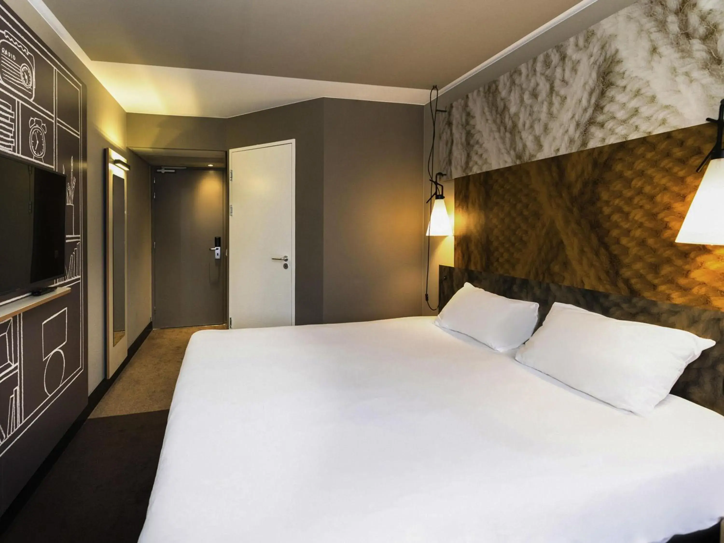 Bedroom, Bed in ibis Amsterdam Centre Bedroom, Bed in ibis Amsterdam Centre