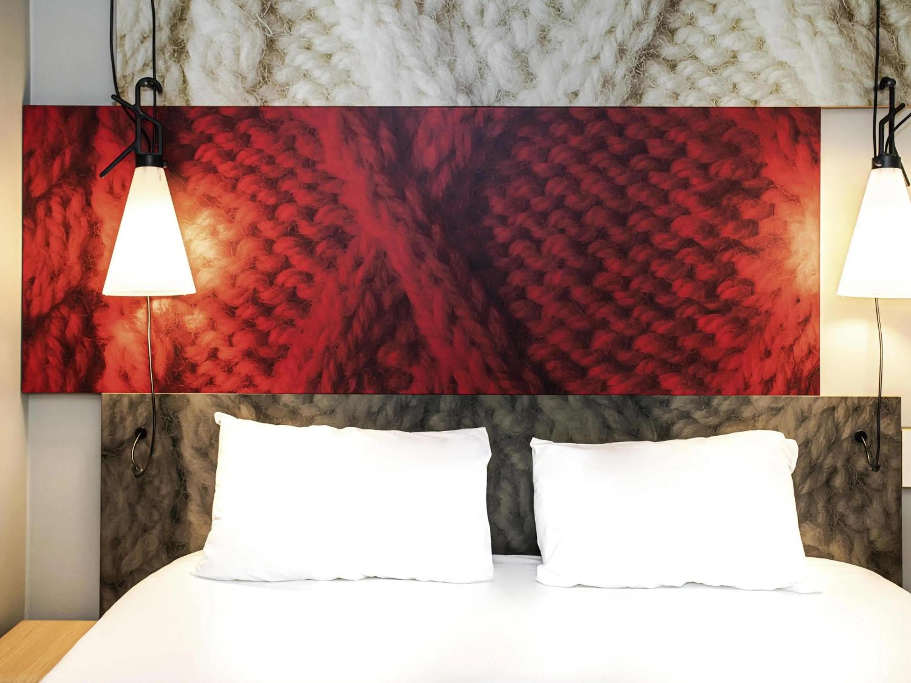 Bedroom, Bed in ibis Amsterdam Centre