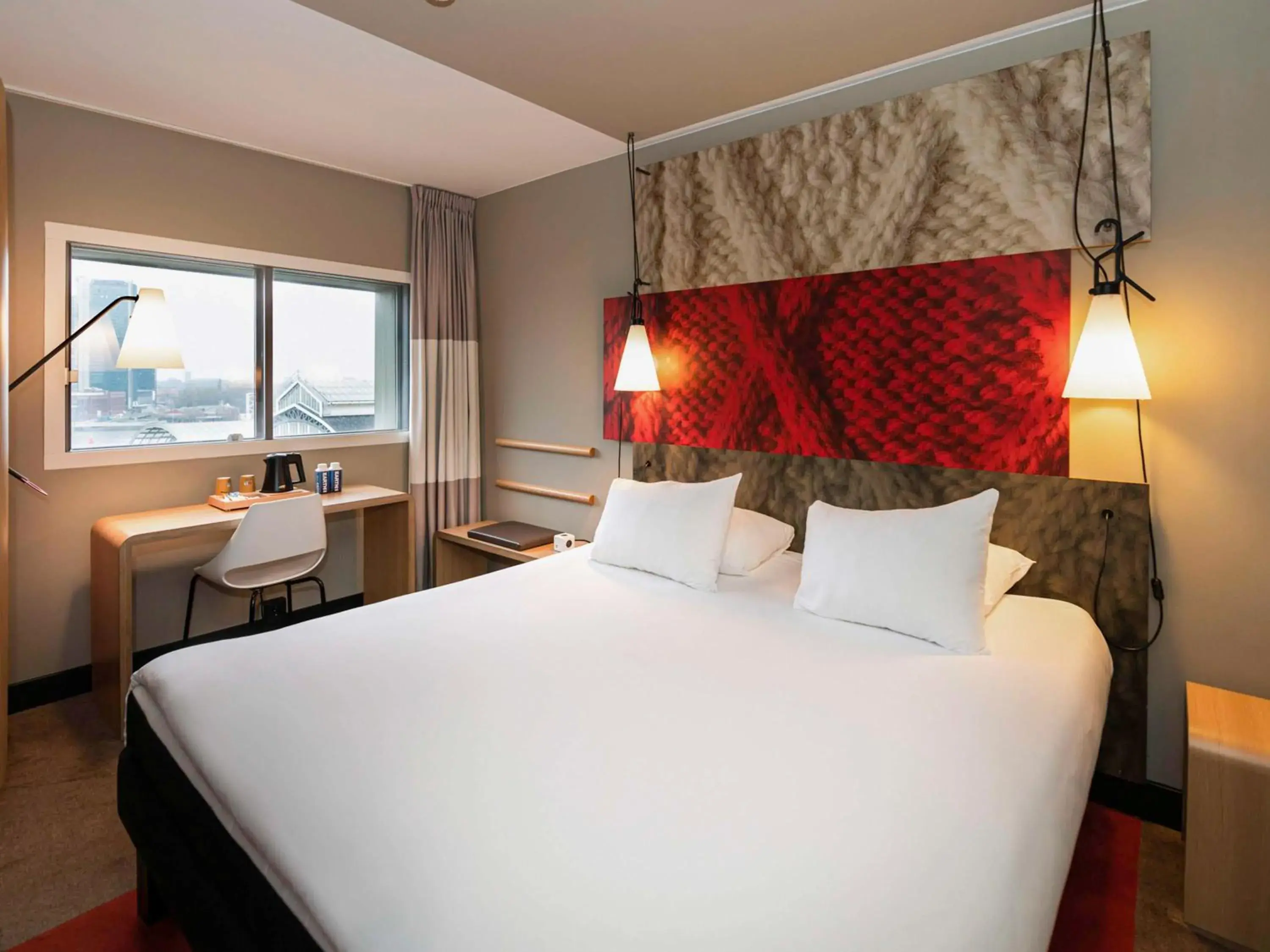 Bedroom, Bed in ibis Amsterdam Centre Bedroom, Bed in ibis Amsterdam Centre