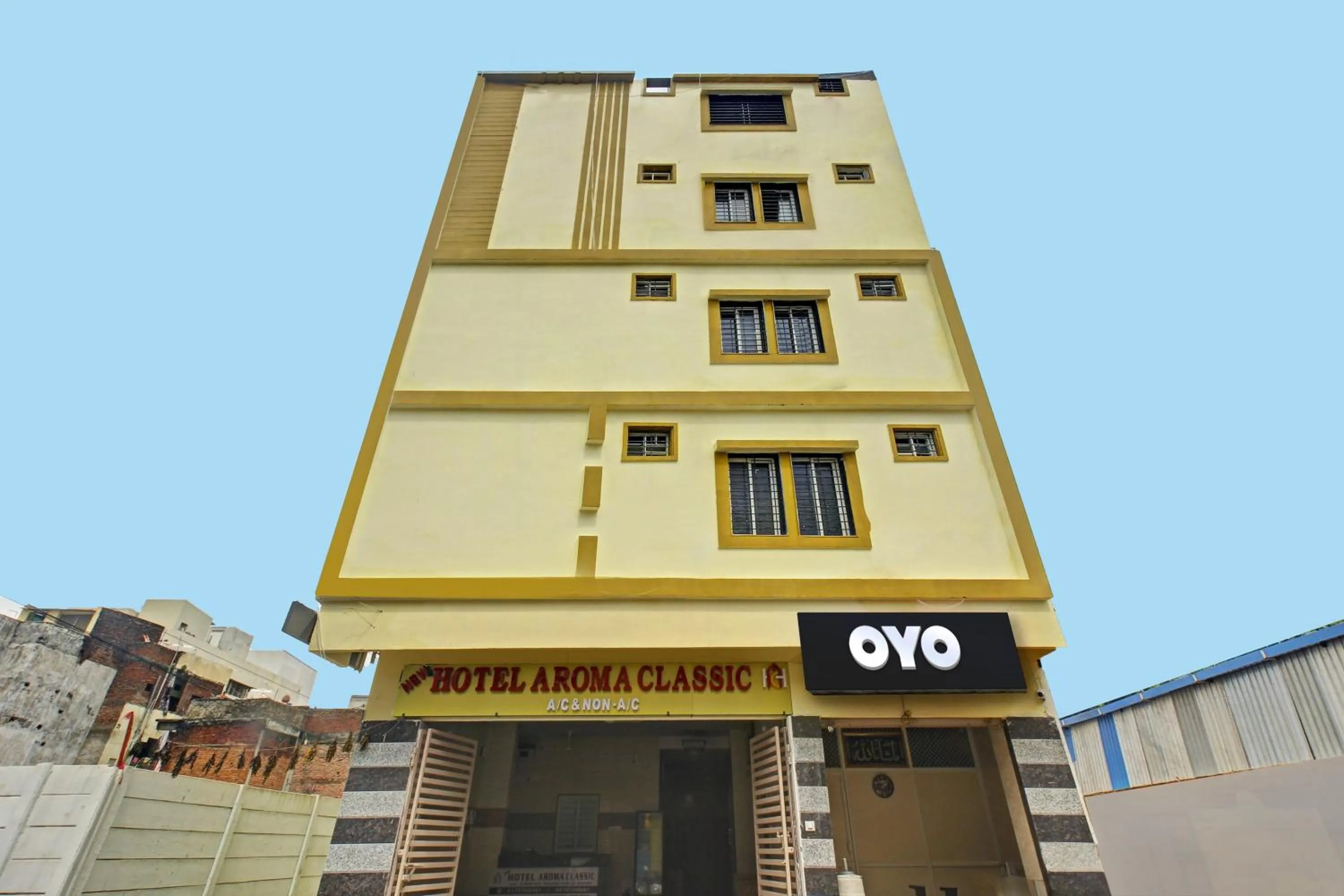 Facade/entrance in Hotel O New Hotel Aroma Classic