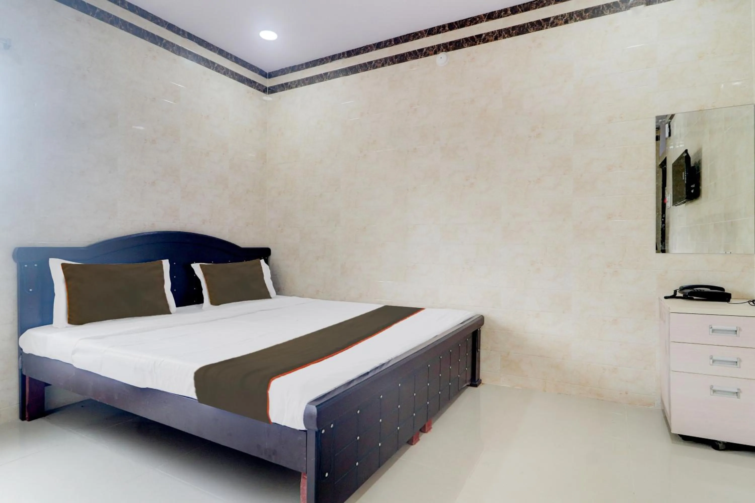 Bedroom, Bed in Hotel O New Hotel Aroma Classic