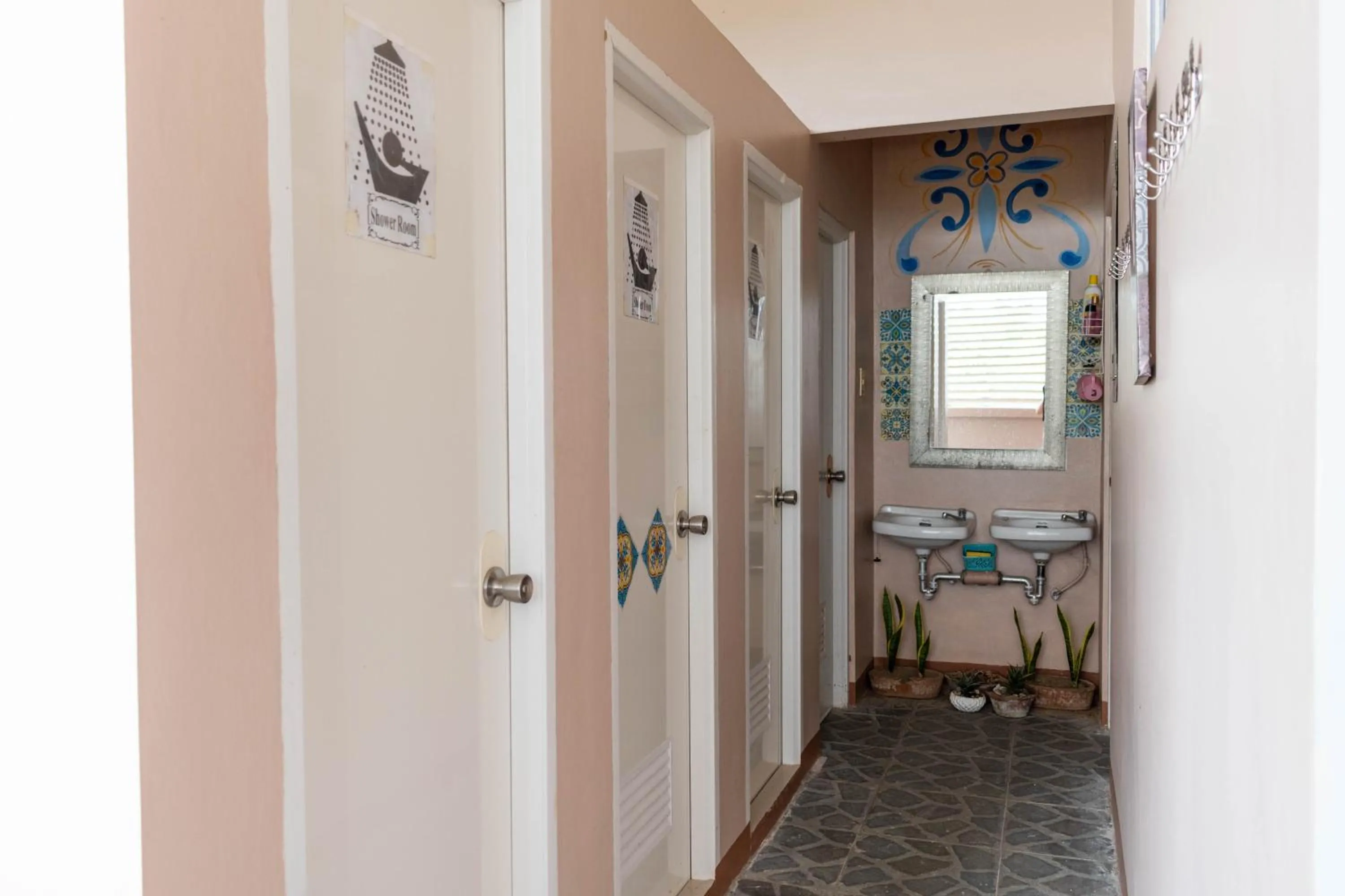 Shower in D Guest House Ilocos