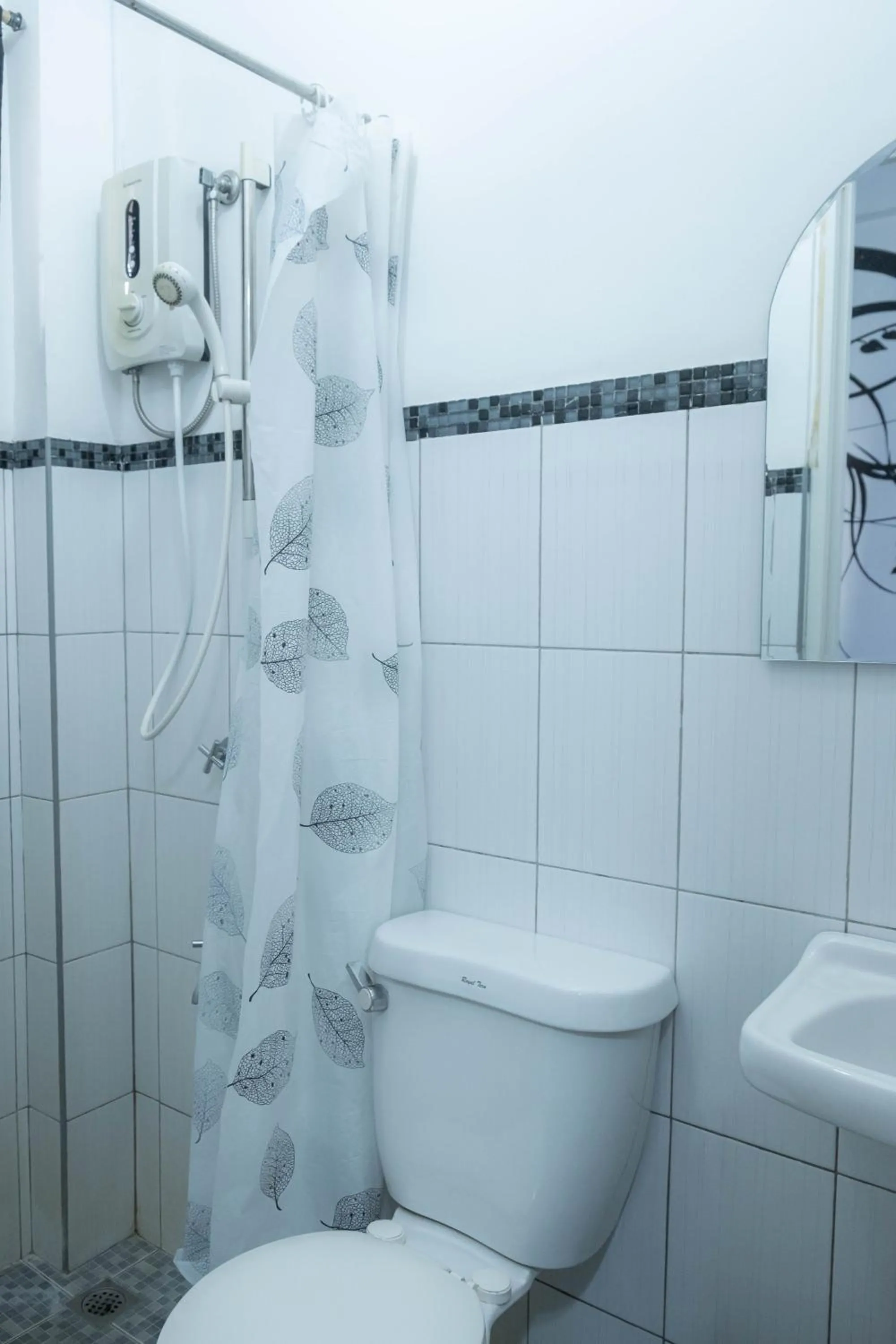 Shower in D Guest House Ilocos