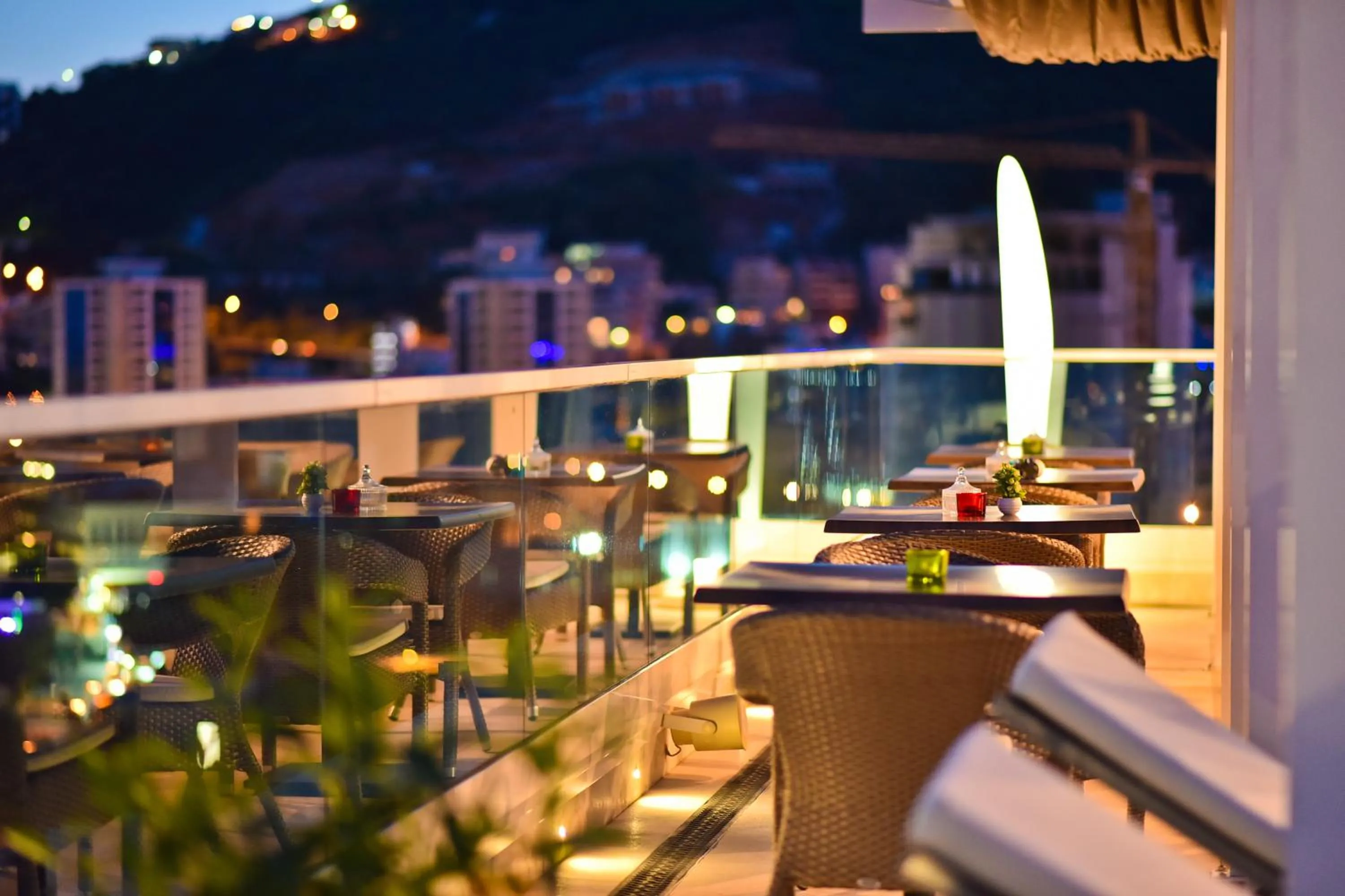 Restaurant/places to eat in Lux Apartments Sunrior