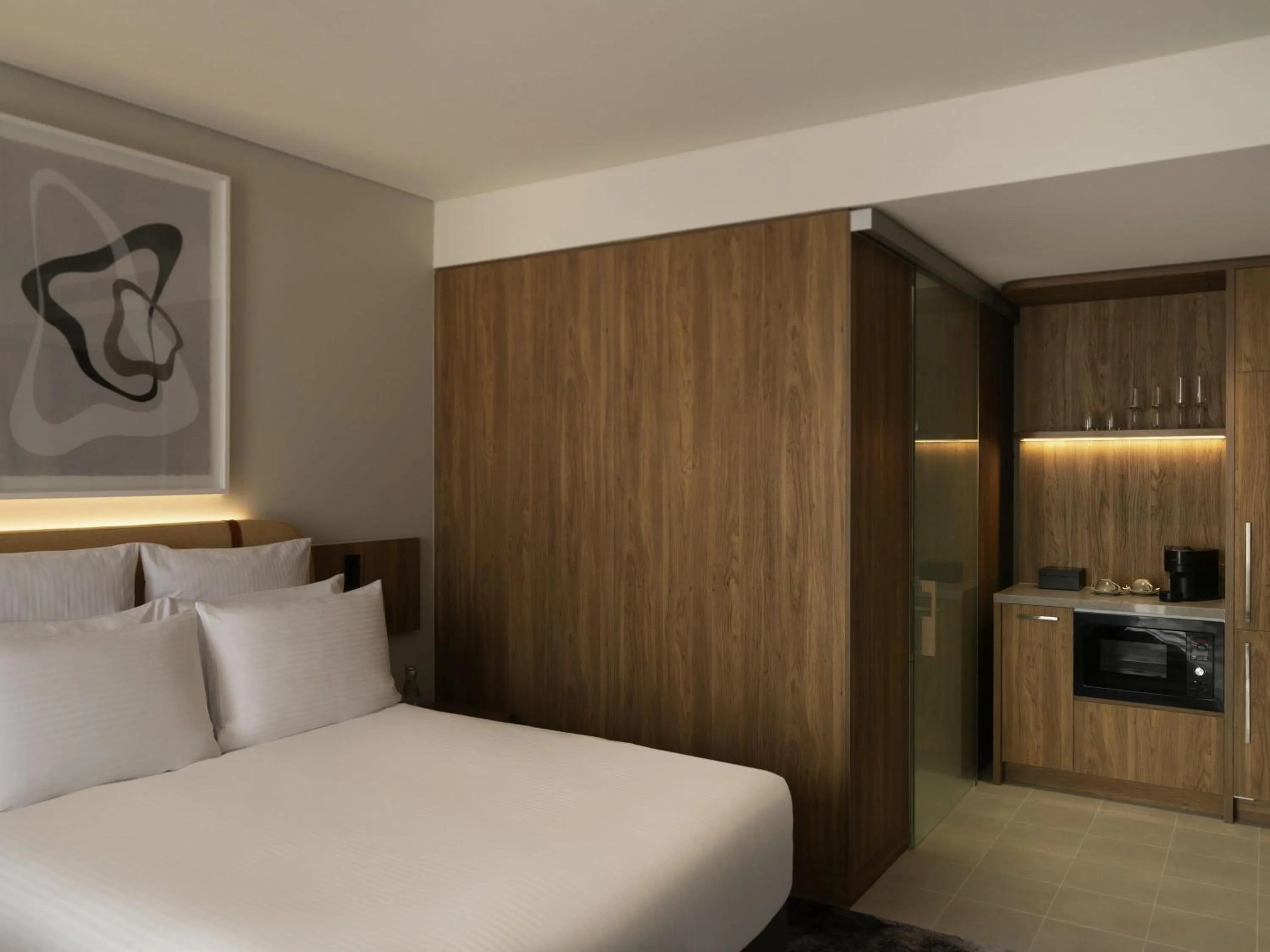 Photo of the whole room, Bed in Pullman Sydney Penrith