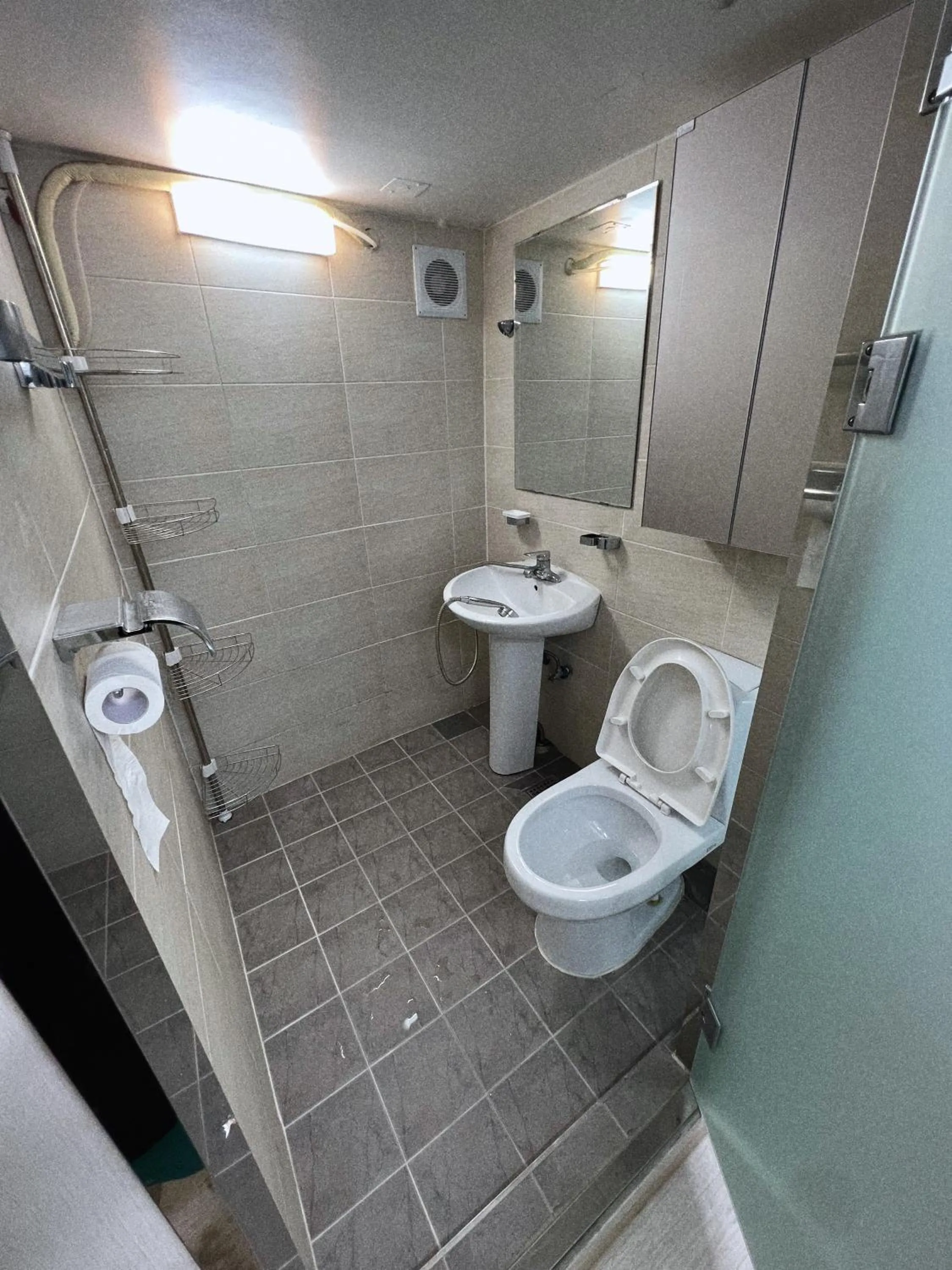 Shower in Jnineguesthouse