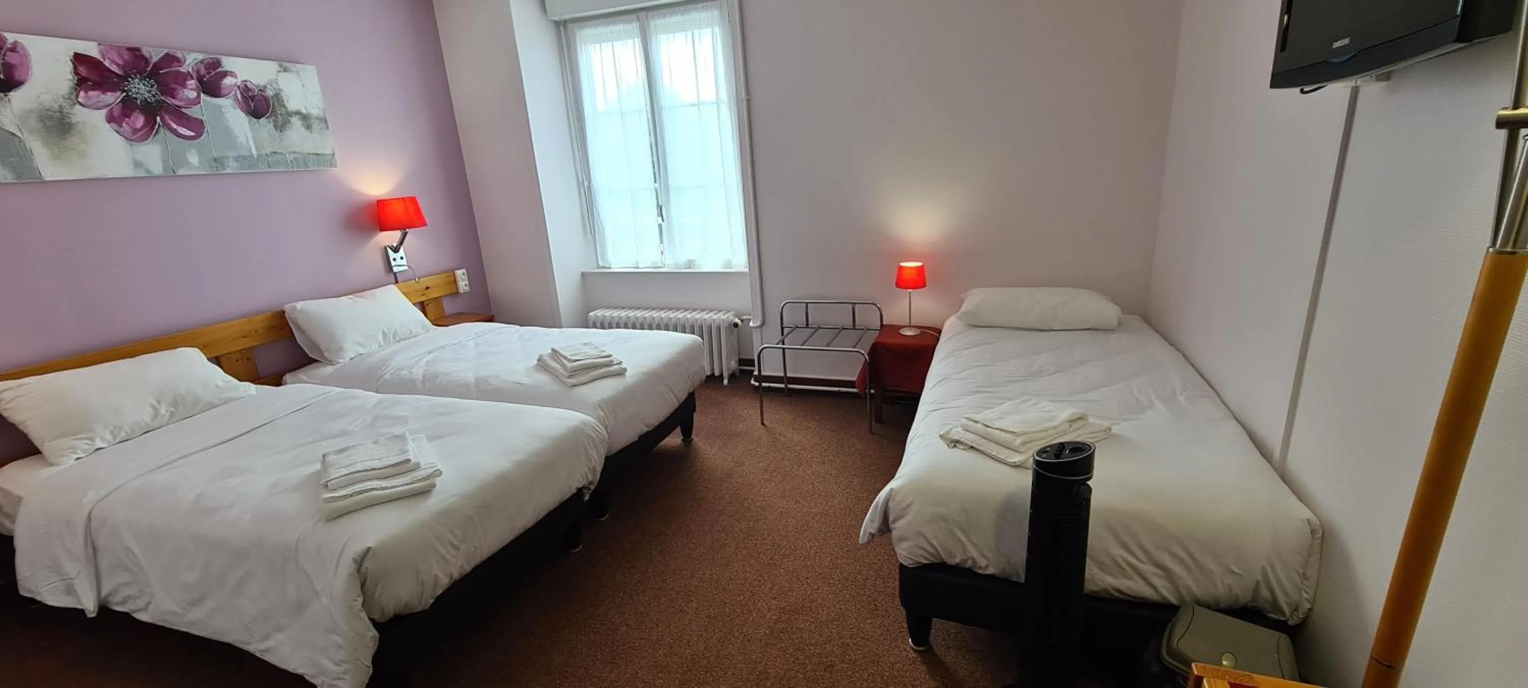 Bed in Le 120 - Groupe Logis Hotels - Ex Auberge la Terrasse