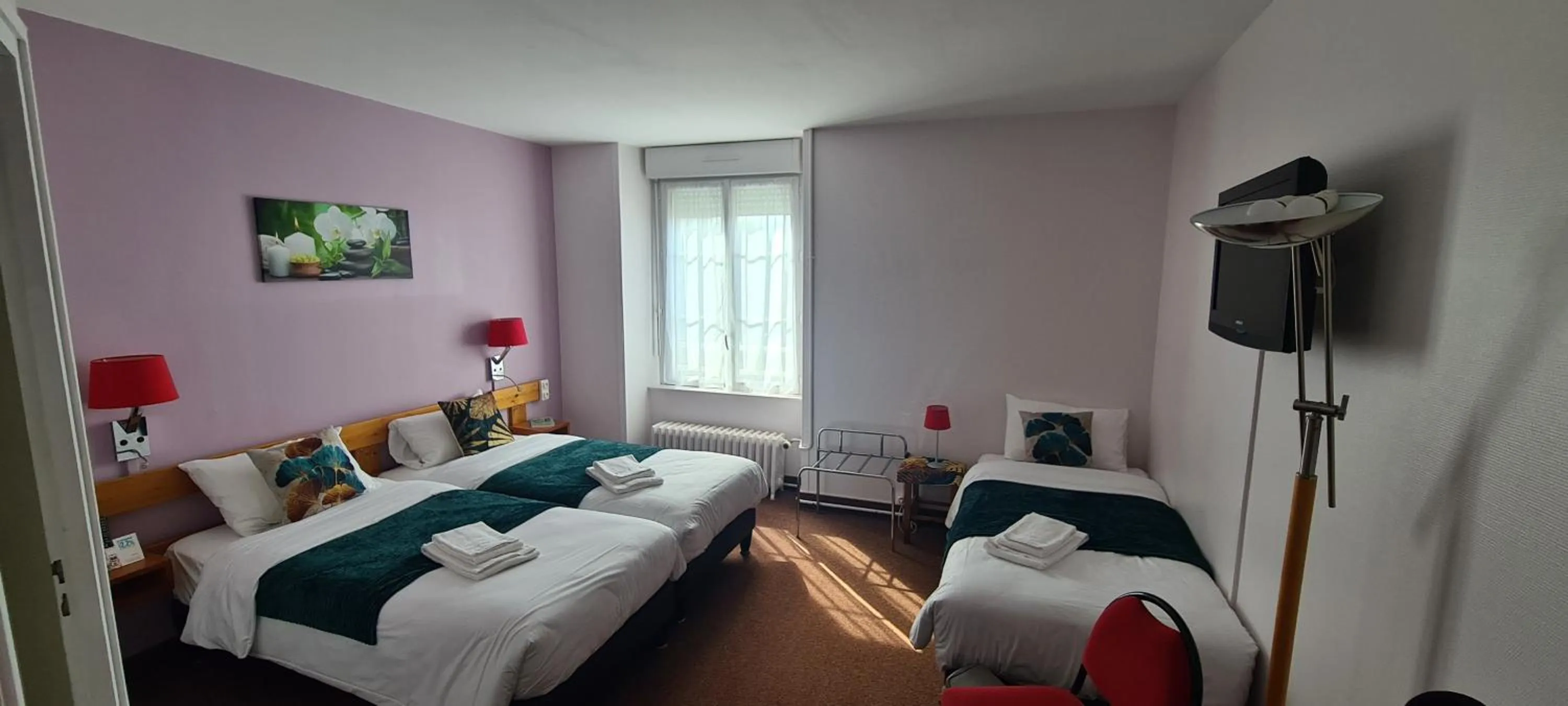 Bed in Le 120 - Groupe Logis Hotels - Ex Auberge la Terrasse