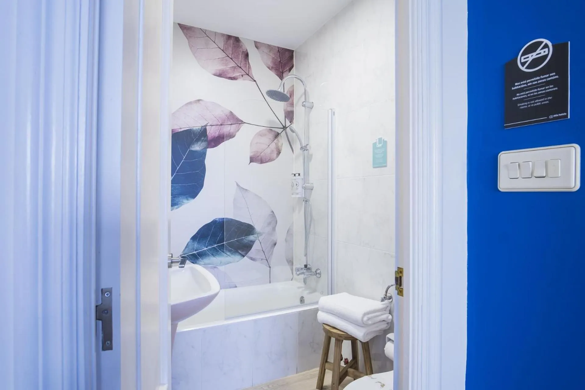 Toilet in Hotel Alda Coruñamar