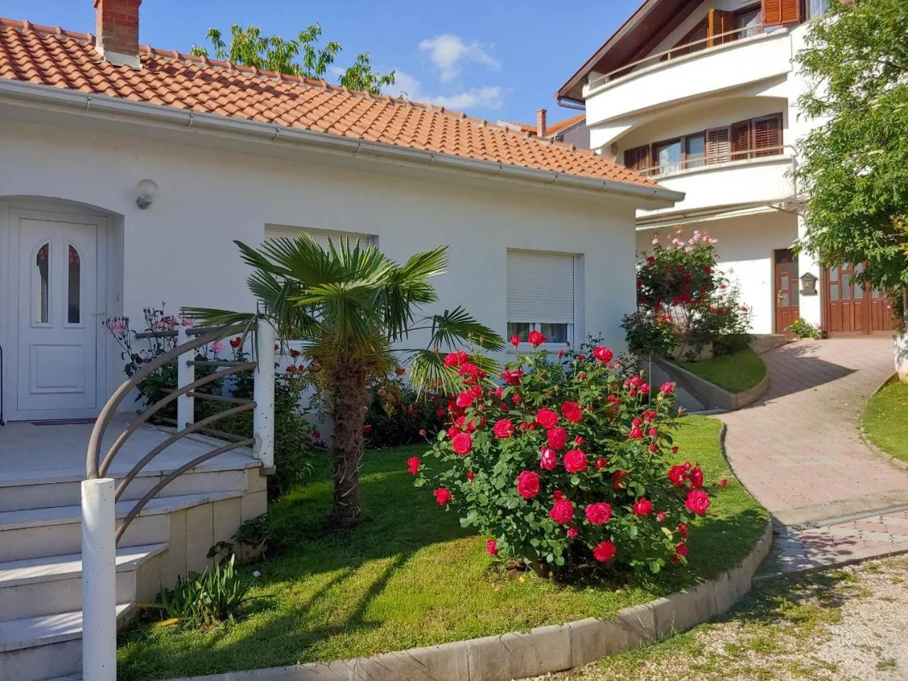 Garden in Apartments Tulipan - with free private parking garage