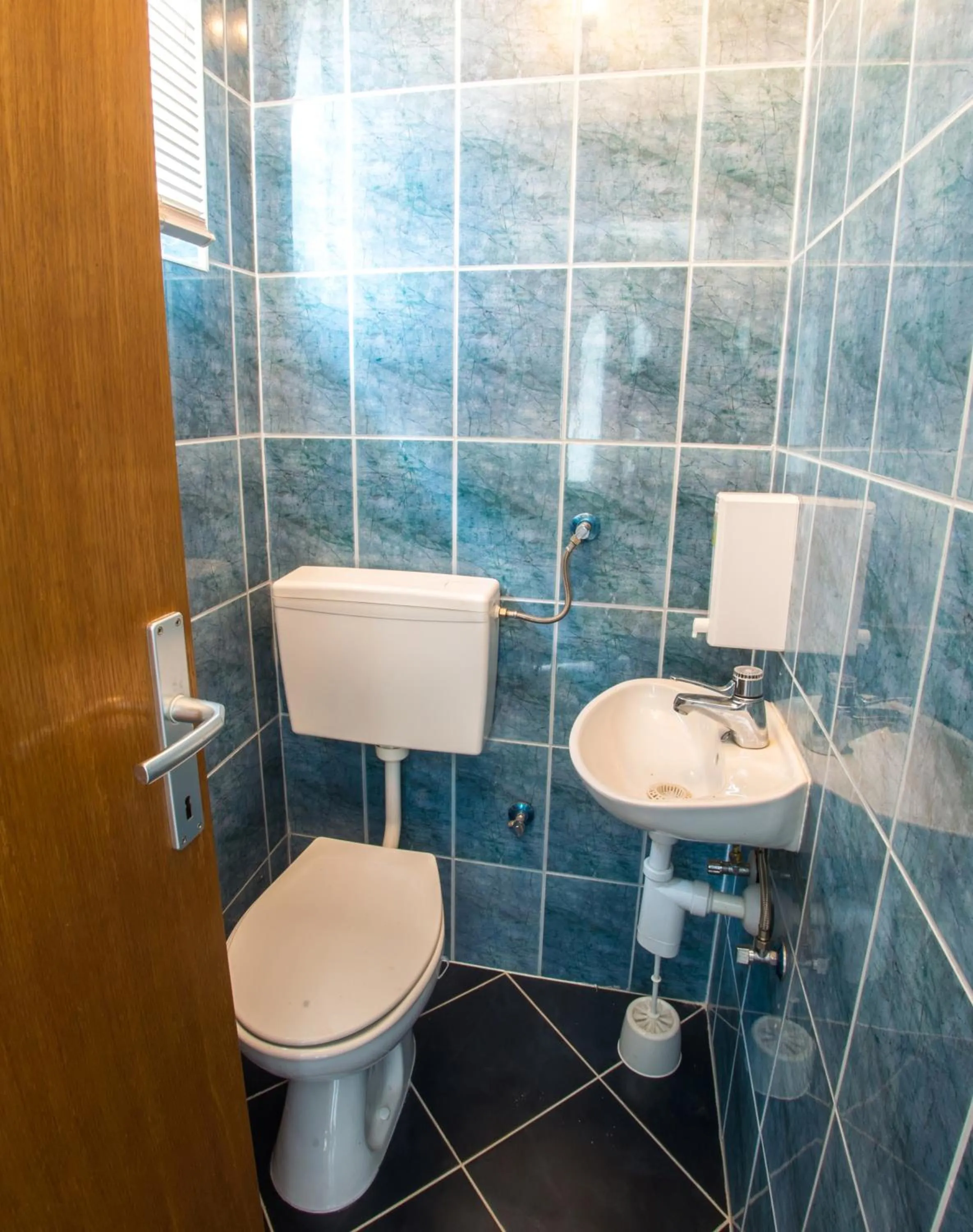 Toilet in Apartments Tulipan - with free private parking garage