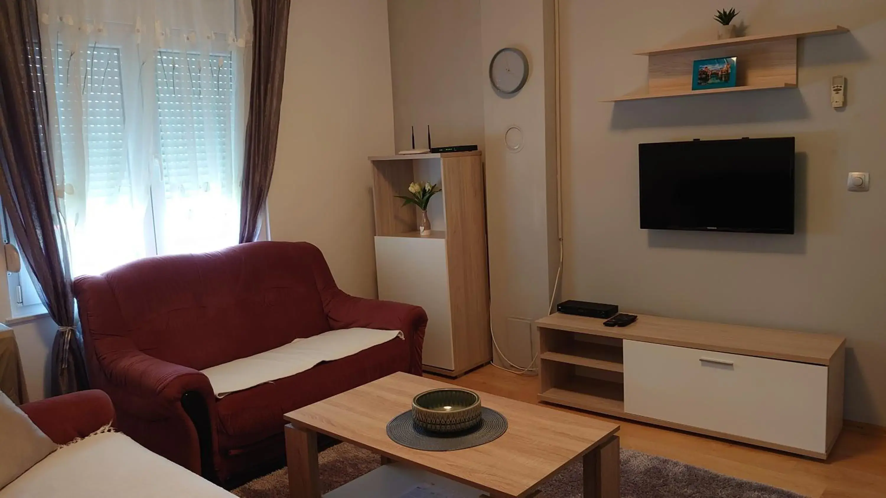 Two-Bedroom Apartment with Terrace in Apartments Tulipan - with free private parking garage Two-Bedroom Apartment with Terrace in Apartments Tulipan - with free private parking garage