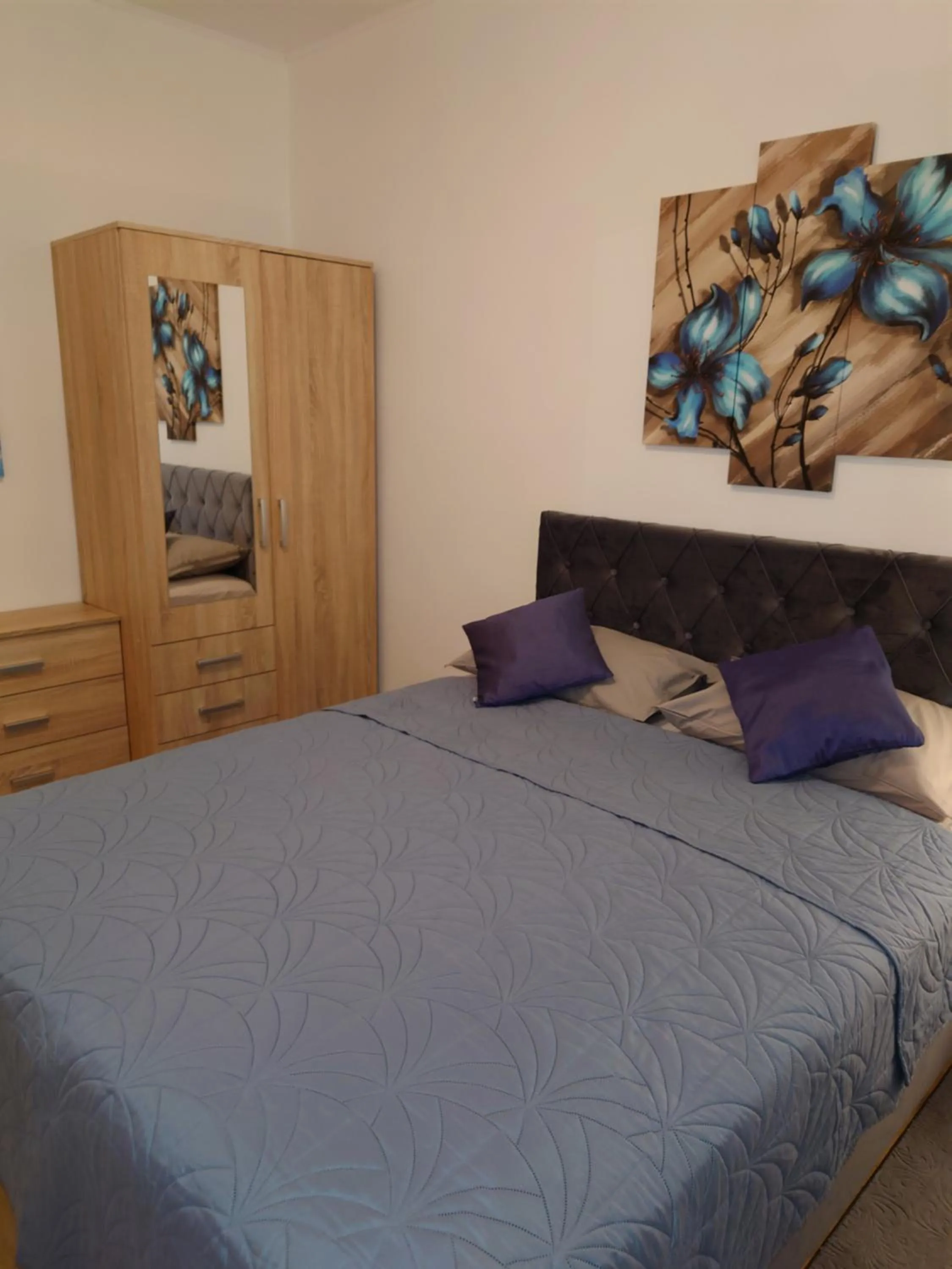 Bed in Apartments Tulipan - with free private parking garage