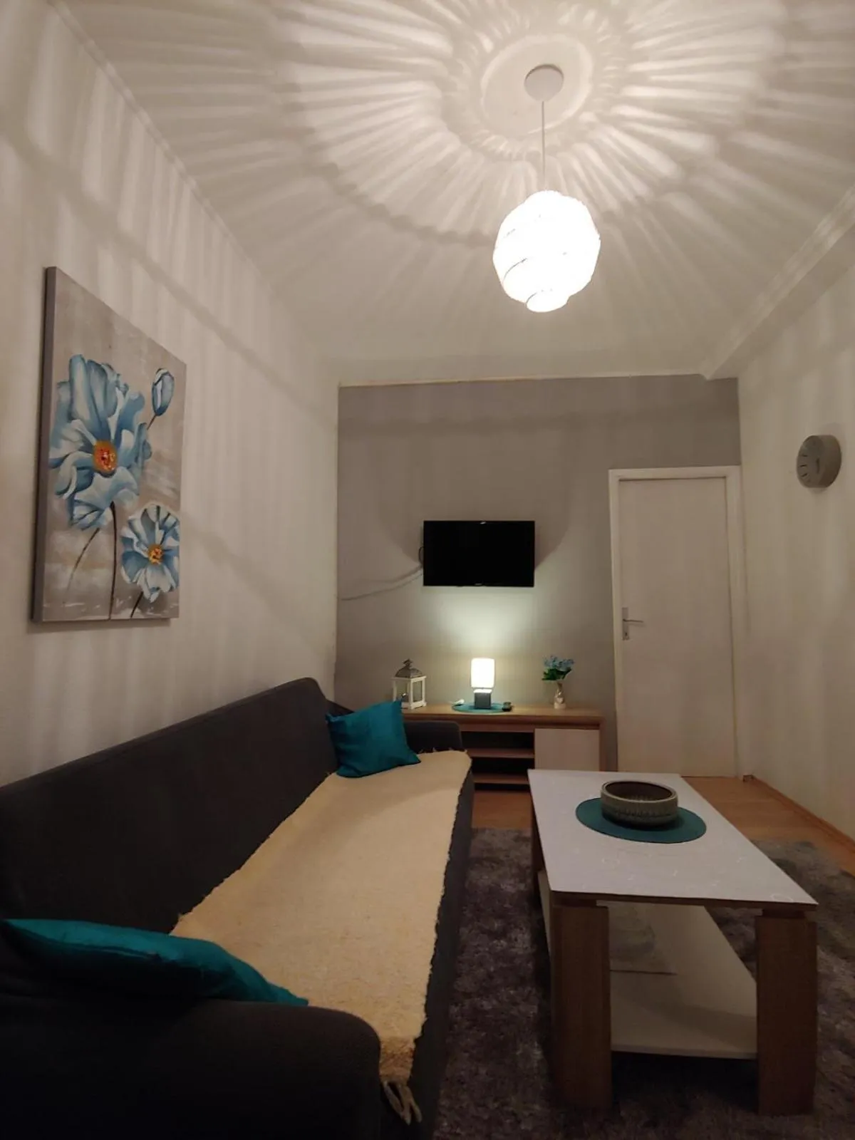 TV and multimedia, Bed in Apartments Tulipan - with free private parking garage