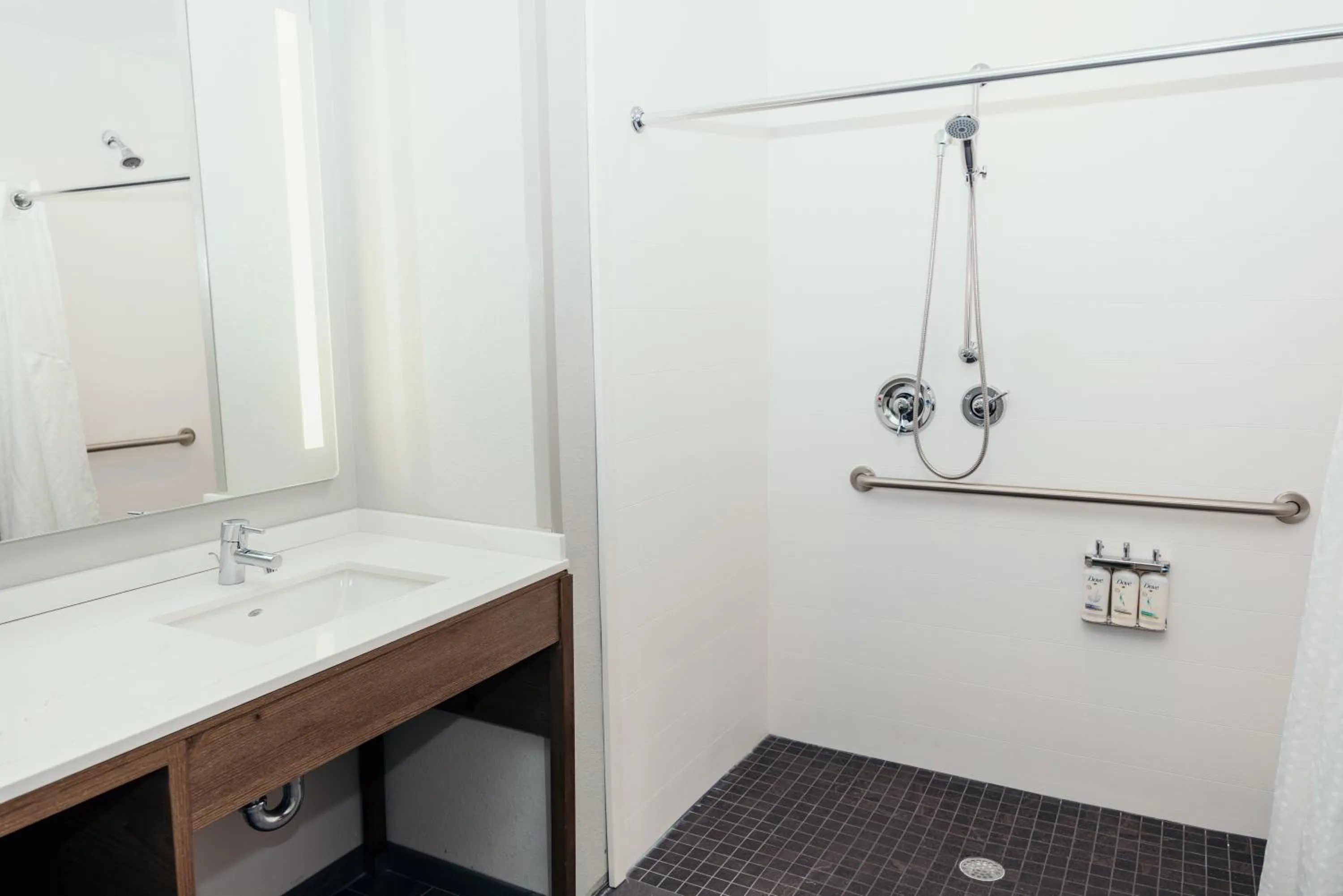 Shower in STAYBRIDGE SUITES Des Moines North - Ankeny by IHG