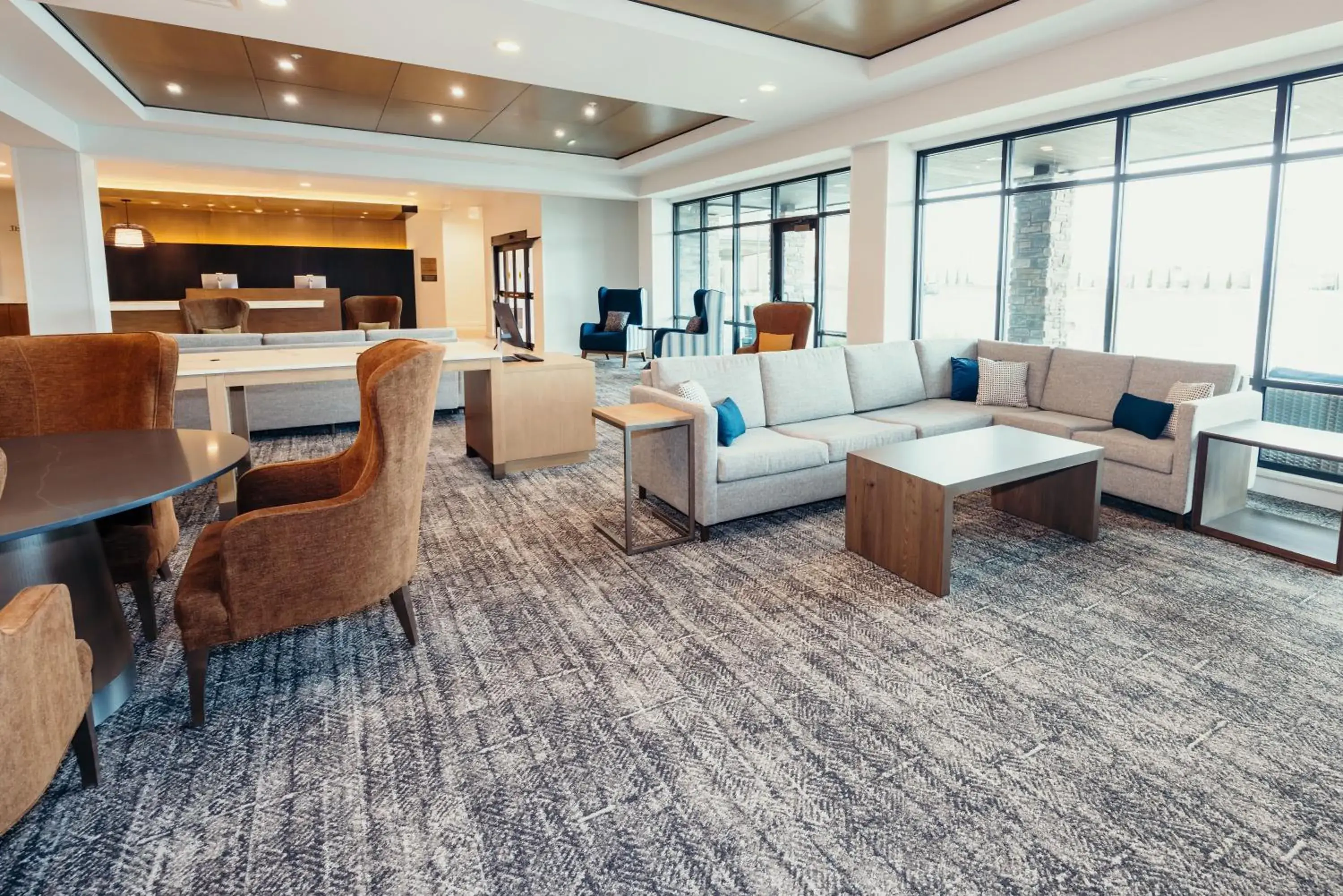 Lobby or reception in STAYBRIDGE SUITES Des Moines North - Ankeny by IHG Lobby or reception in STAYBRIDGE SUITES Des Moines North - Ankeny by IHG