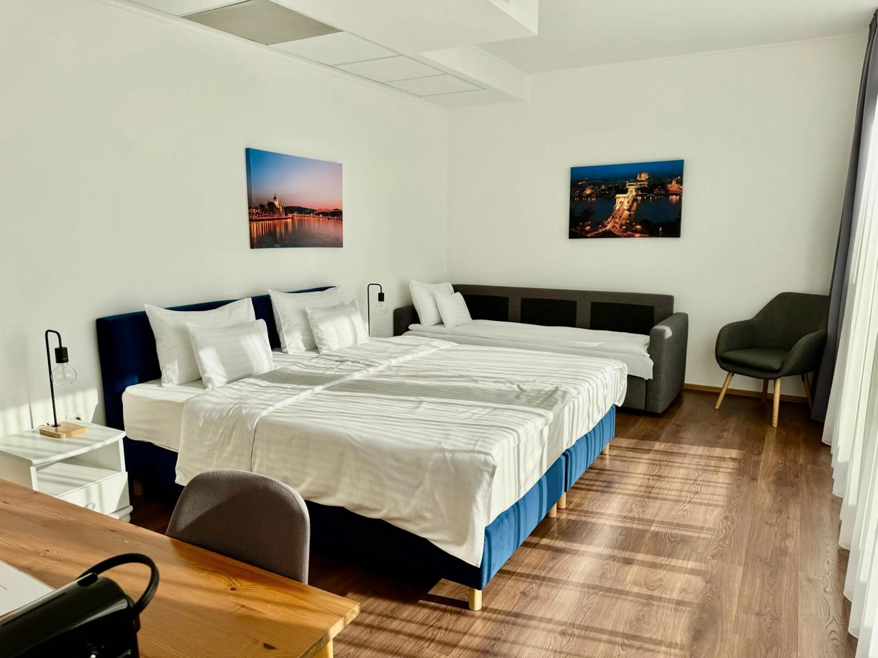 Executive triple room with balcony in Rooftop City Residence with Underground Parking
