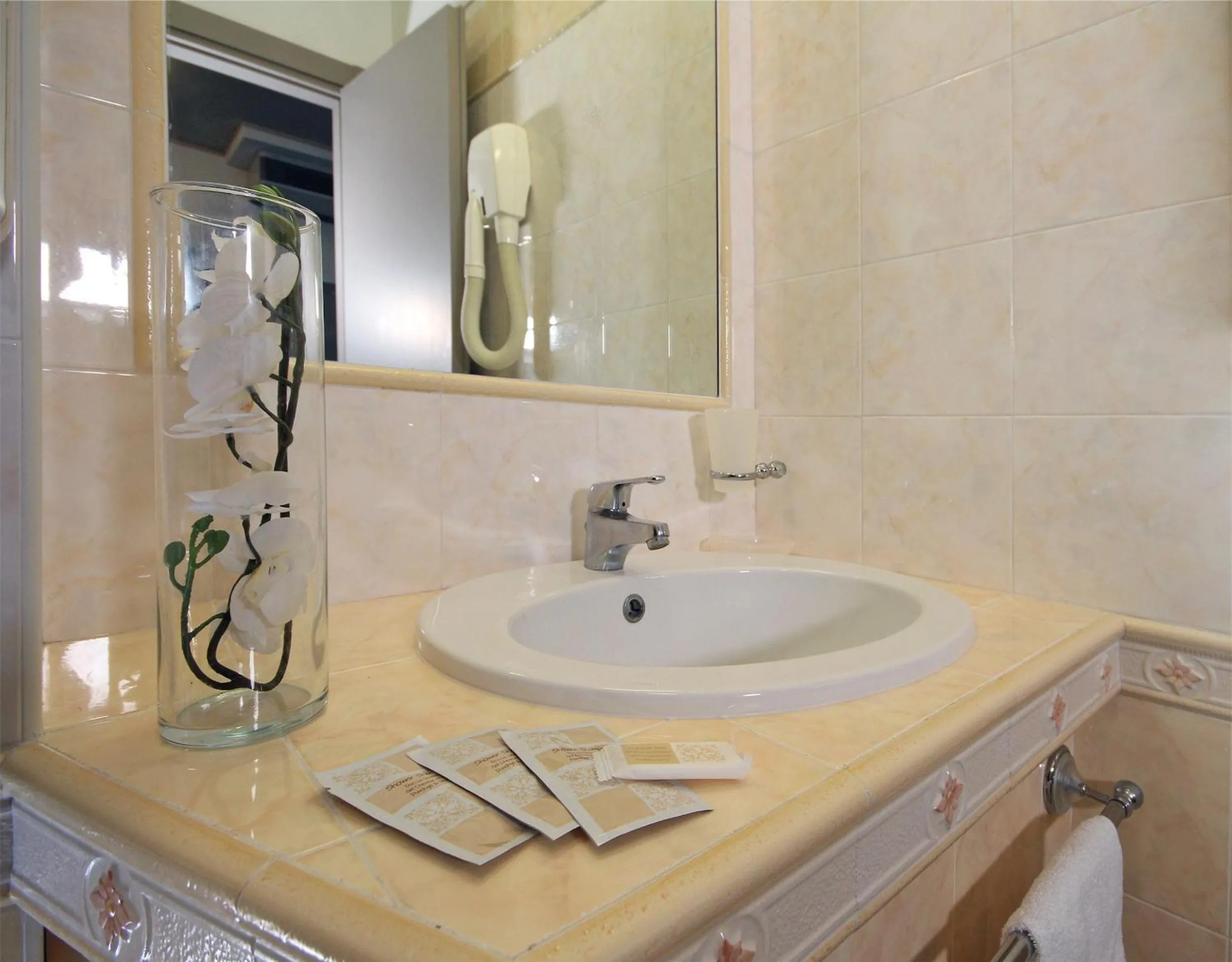 Bathroom in Hotel Continental & Residence