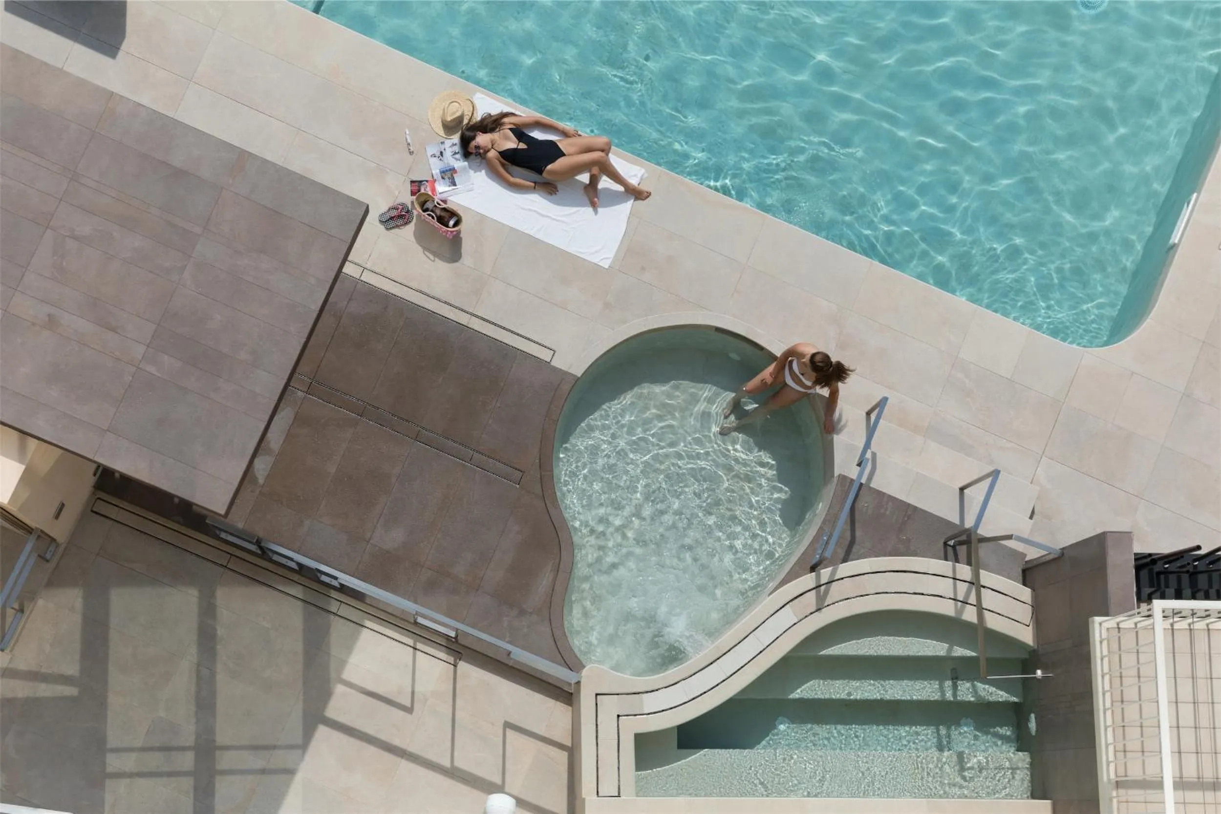 Swimming pool in Hotel Continental & Residence