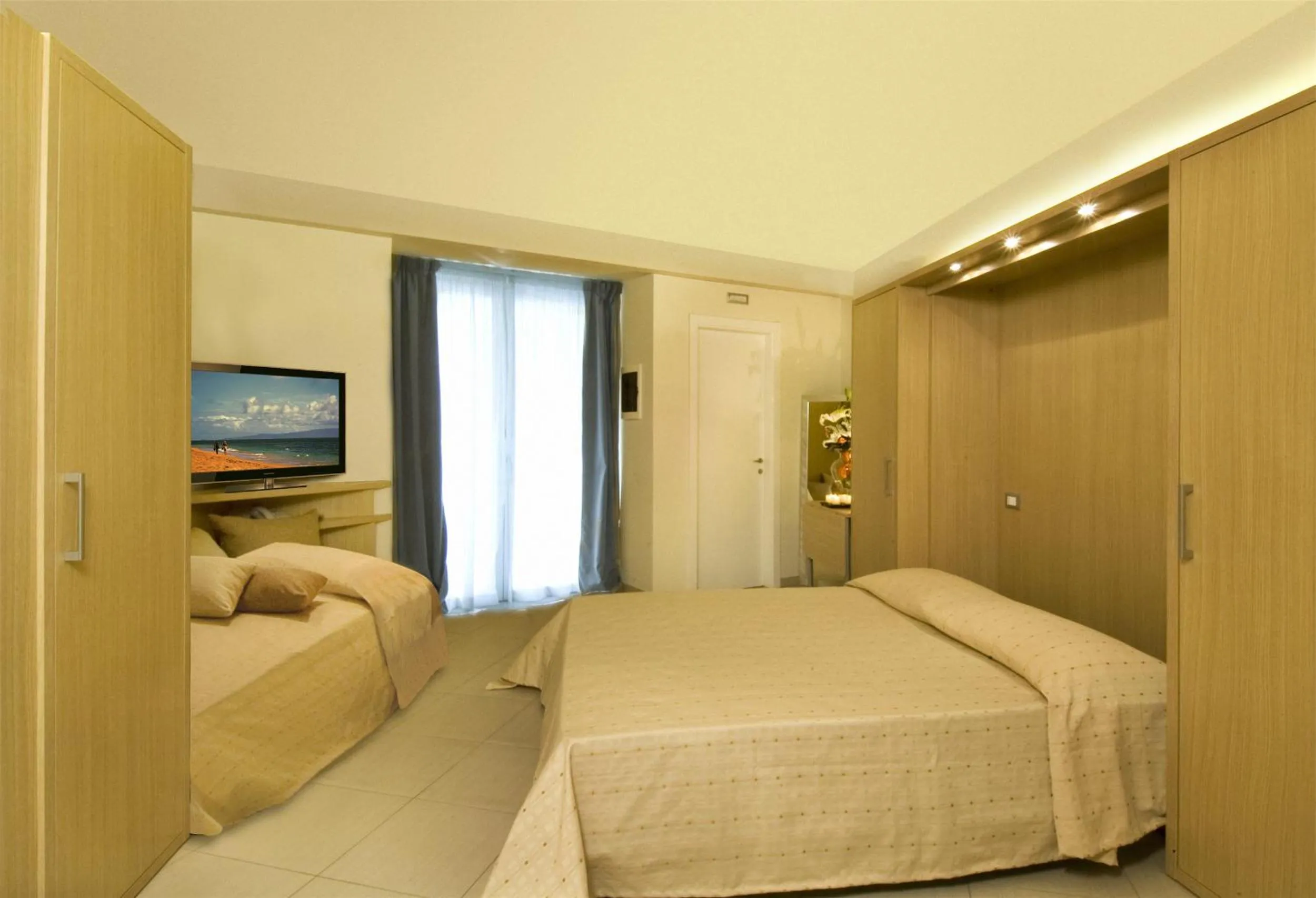 Photo of the whole room in Hotel Continental & Residence