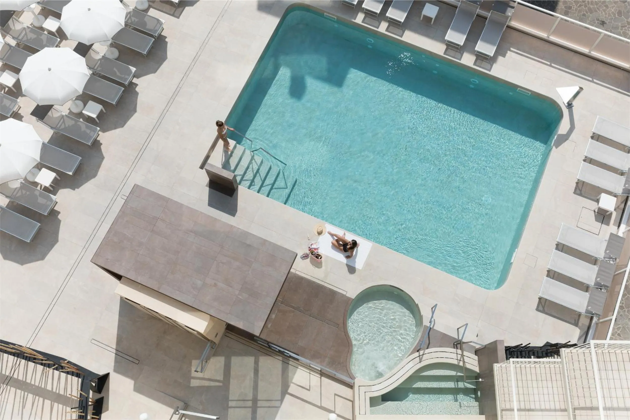 Swimming pool in Hotel Continental & Residence