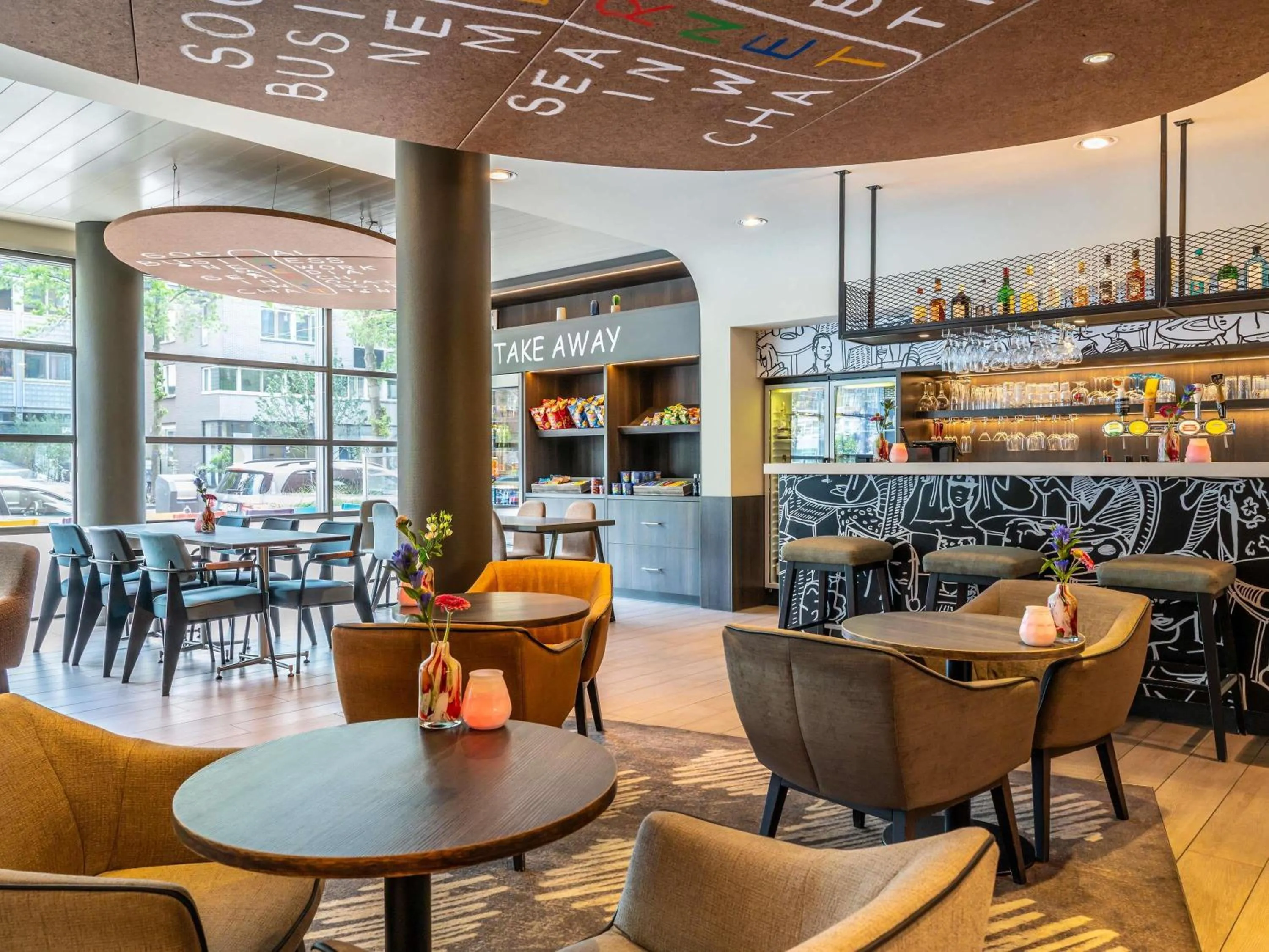 Lounge or bar in ibis Amsterdam Centre Stopera