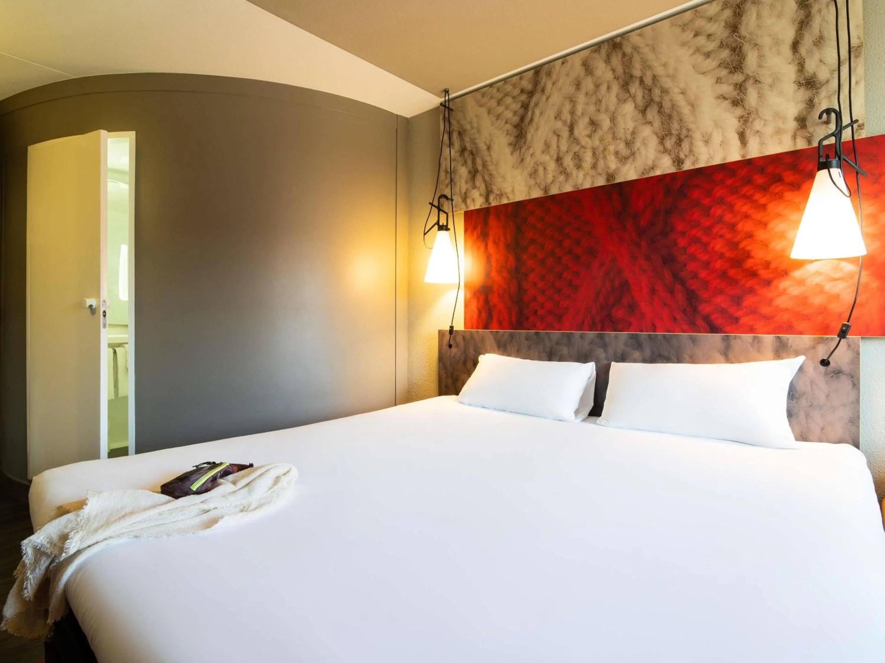 Bedroom, Bed in ibis Amsterdam Centre Stopera