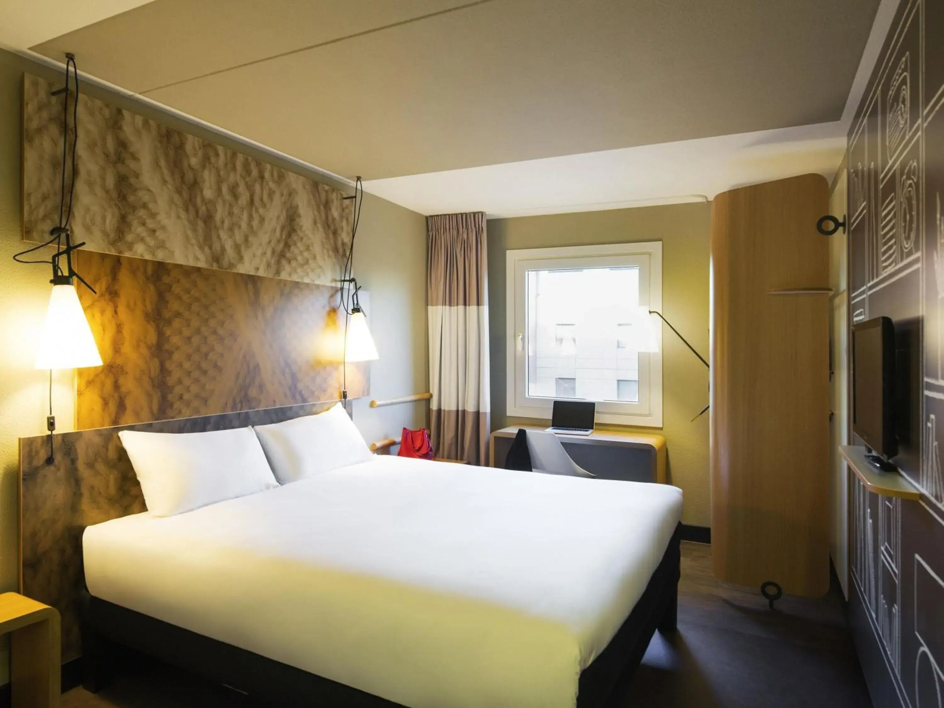 Bedroom, Bed in ibis Amsterdam Centre Stopera Bedroom, Bed in ibis Amsterdam Centre Stopera