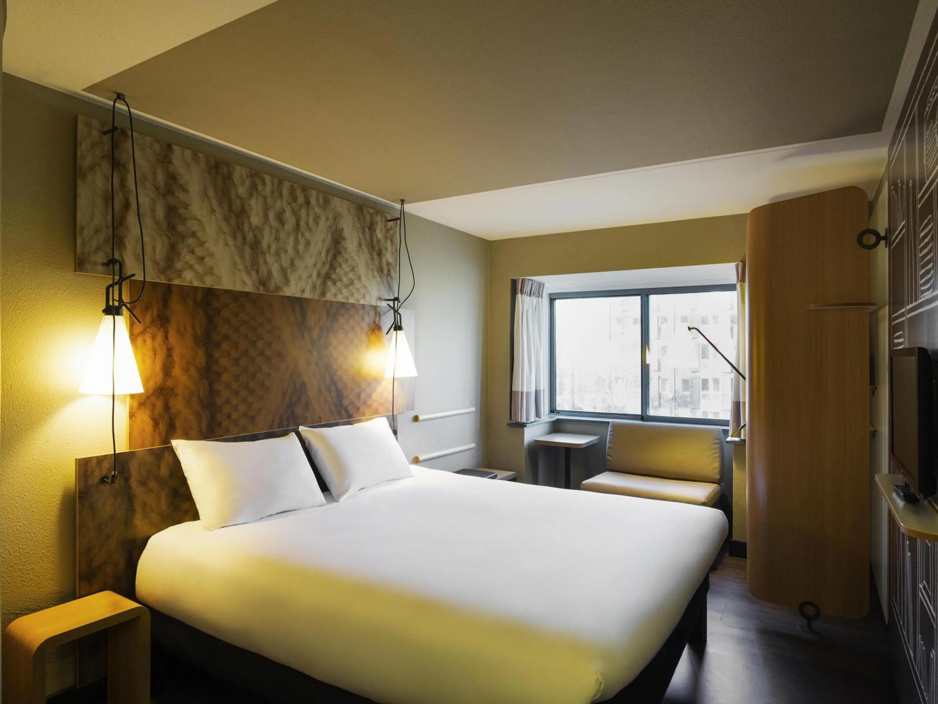 Bedroom, Bed in ibis Amsterdam Centre Stopera