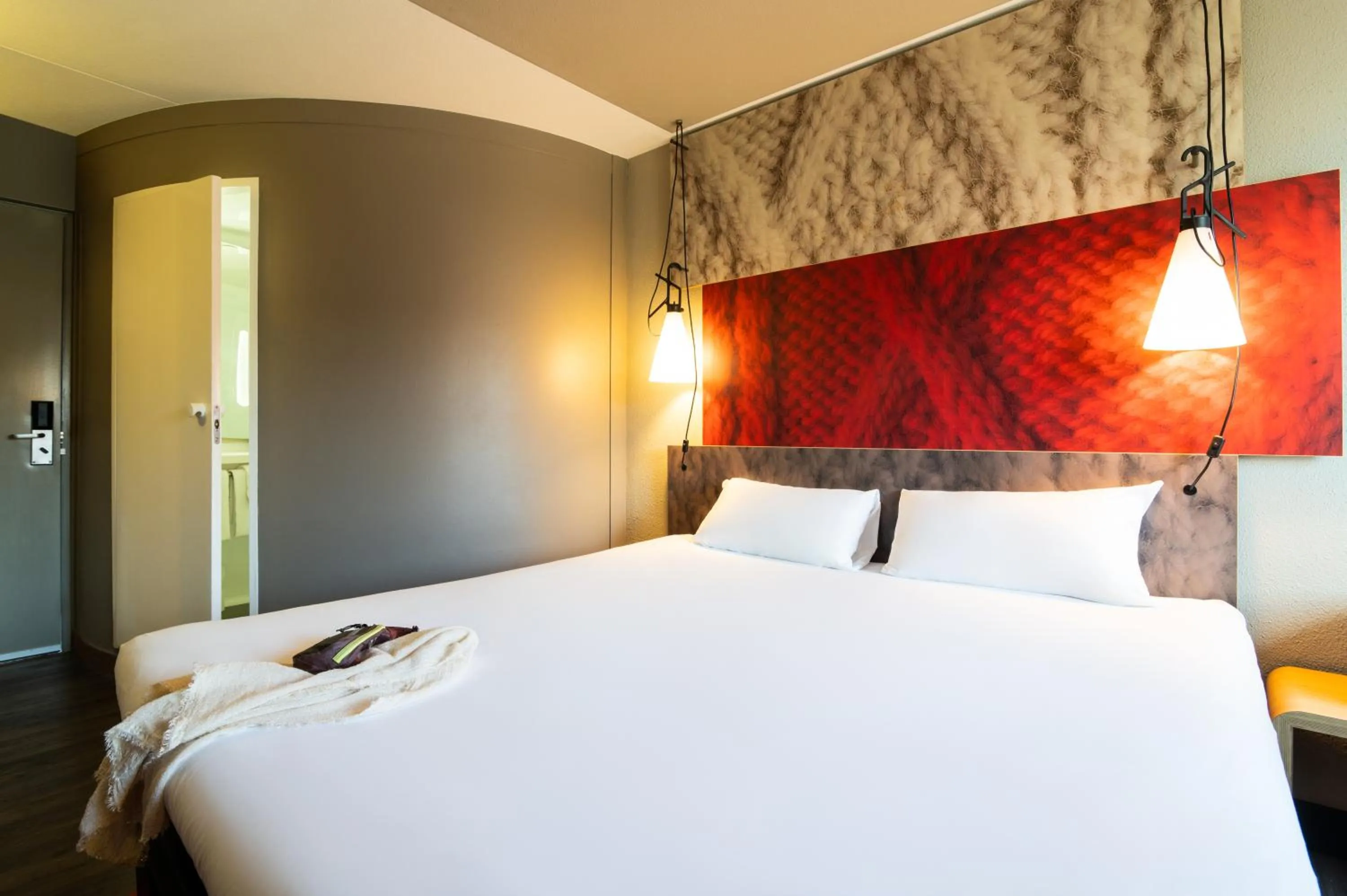 Bedroom, Bed in ibis Amsterdam Centre Stopera