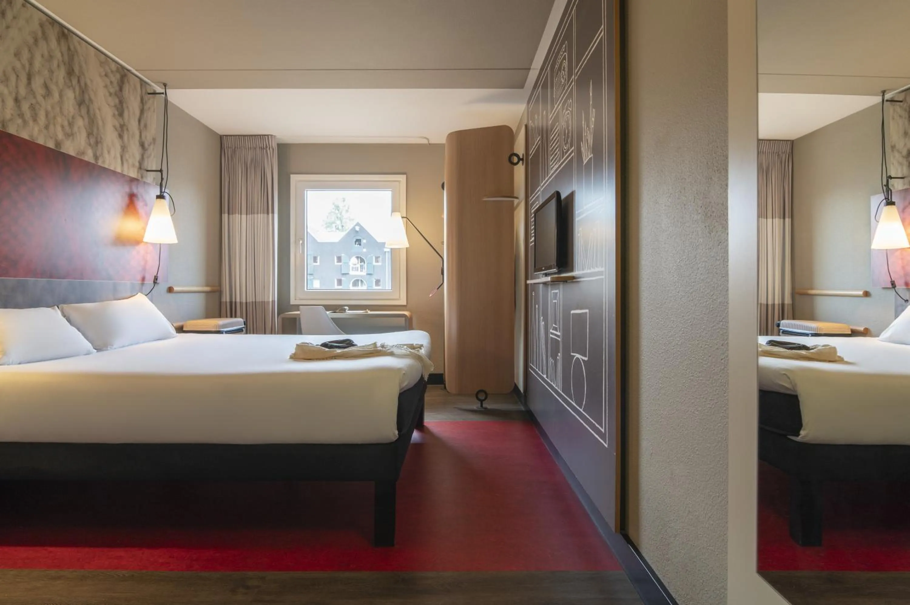 TV and multimedia, Bed in ibis Amsterdam Centre Stopera