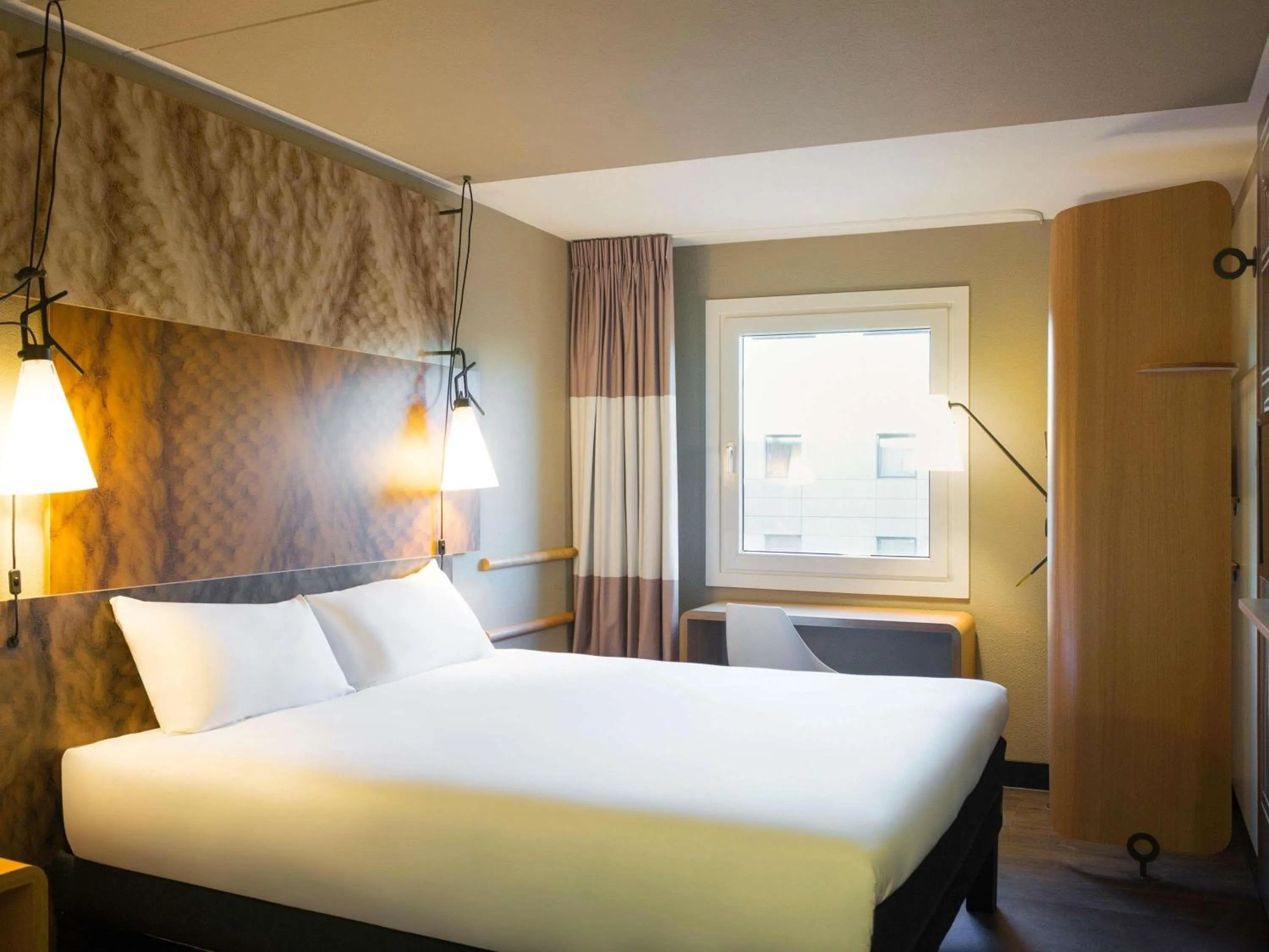 Bedroom, Bed in ibis Amsterdam Centre Stopera