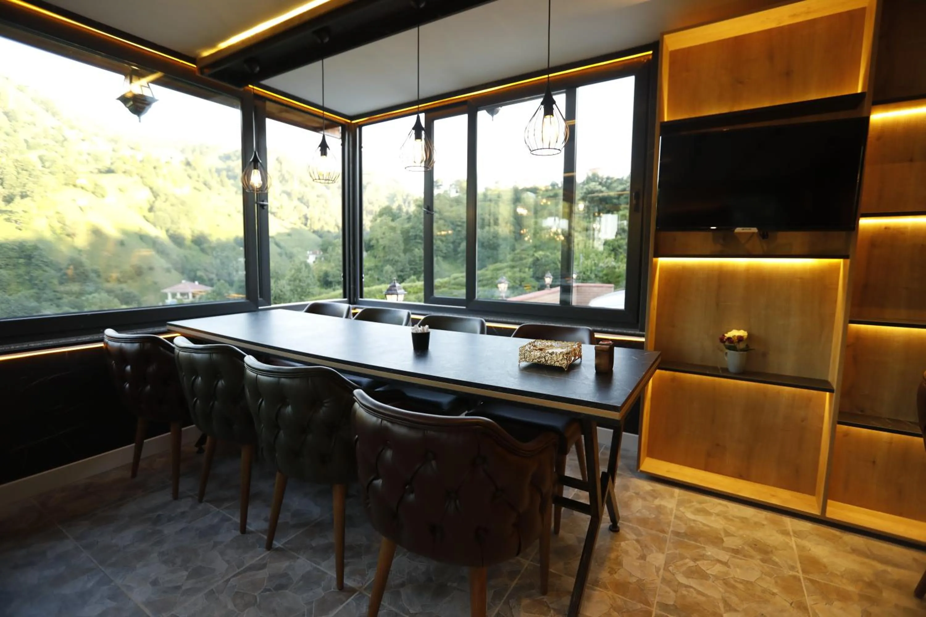 Restaurant/places to eat in Pafuli Bungalov