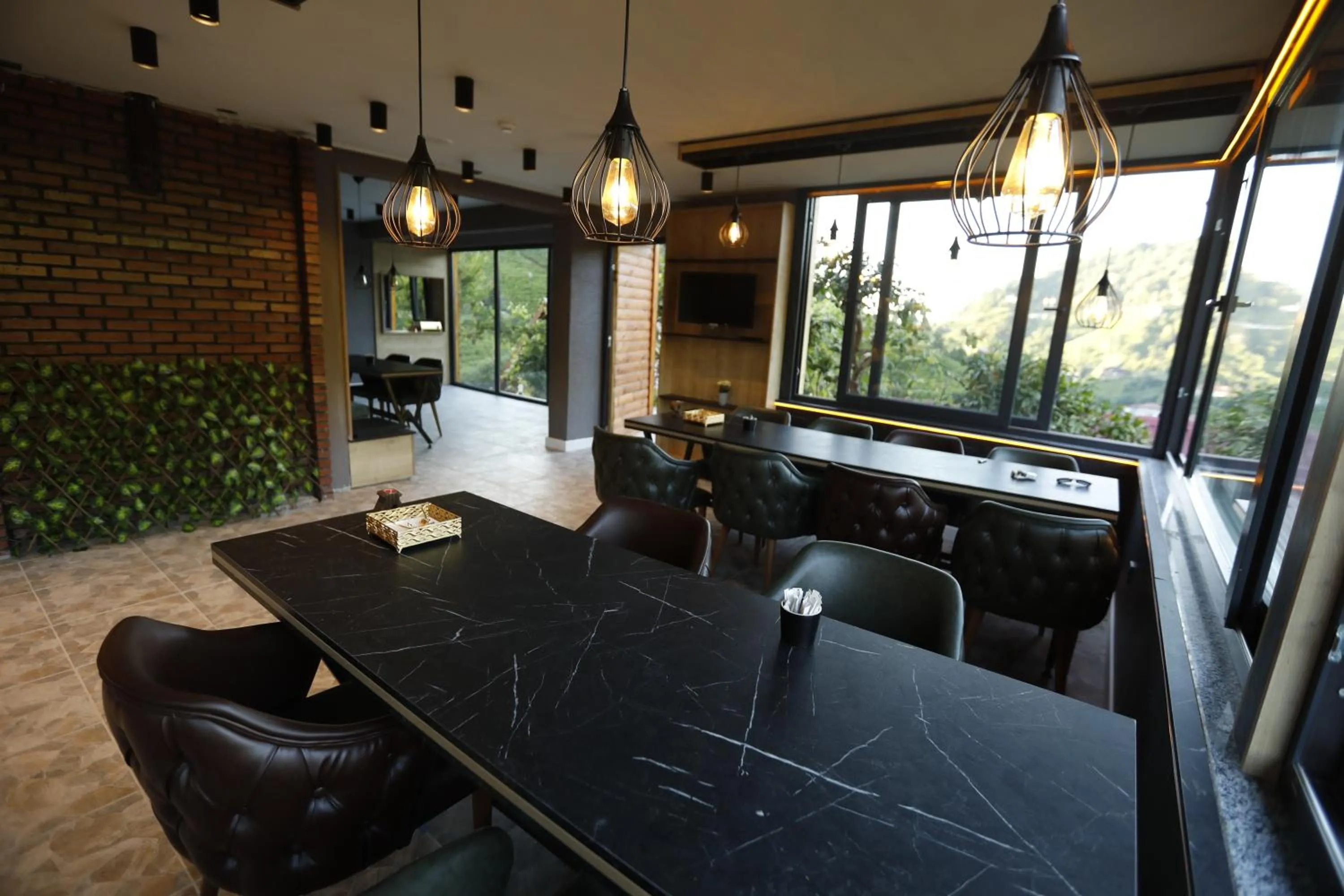 Restaurant/places to eat in Pafuli Bungalov