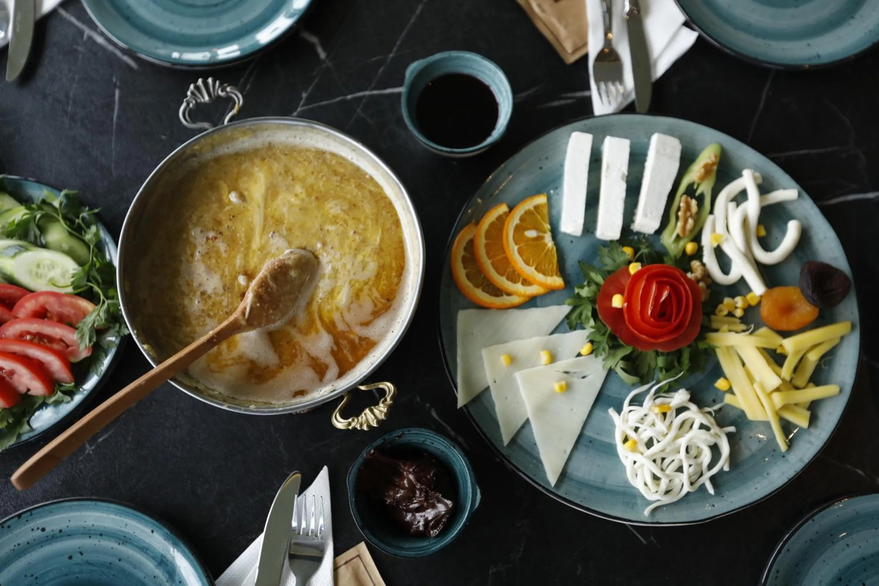 Restaurant/places to eat in Pafuli Bungalov