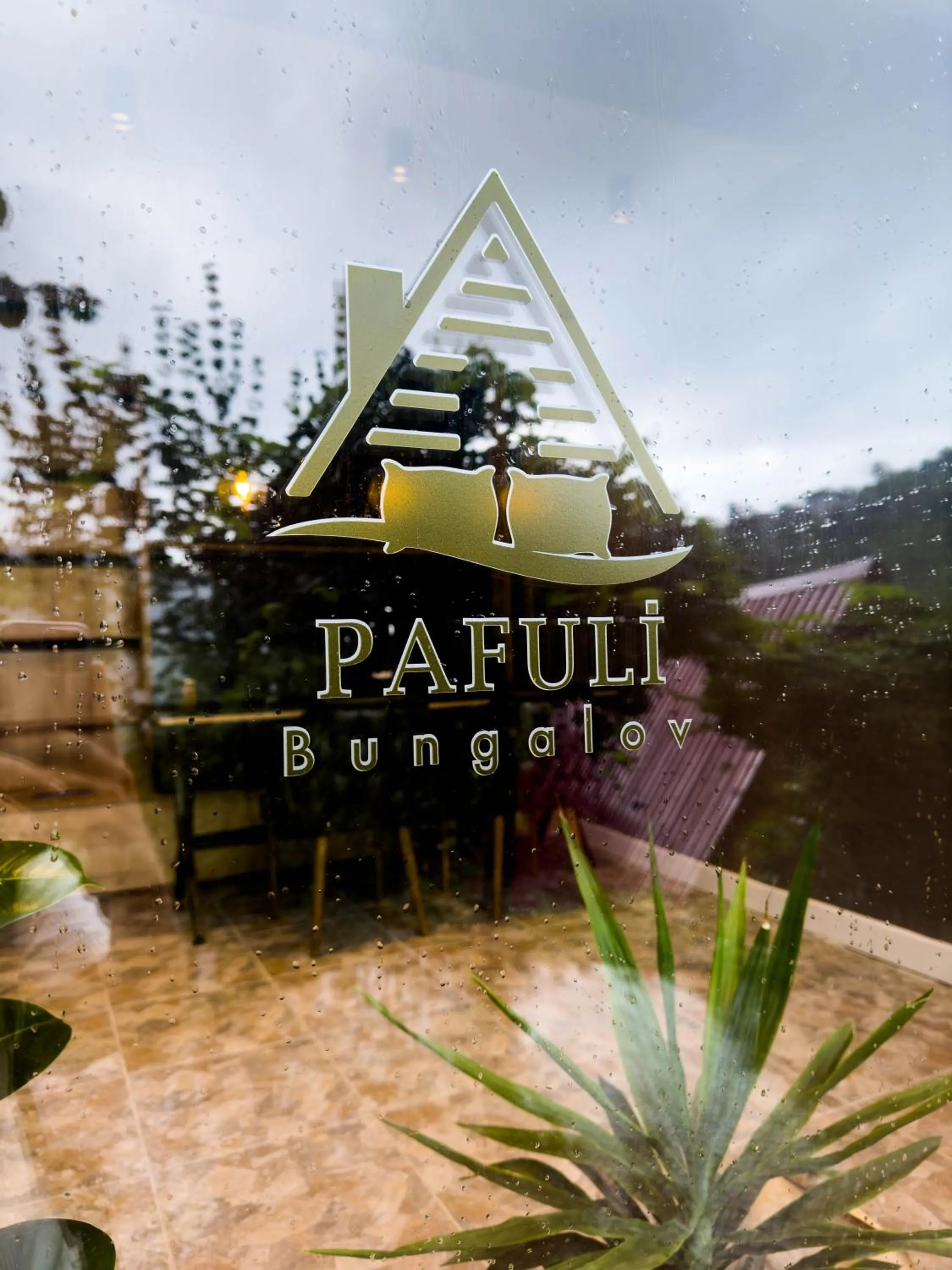 Restaurant/places to eat in Pafuli Bungalov