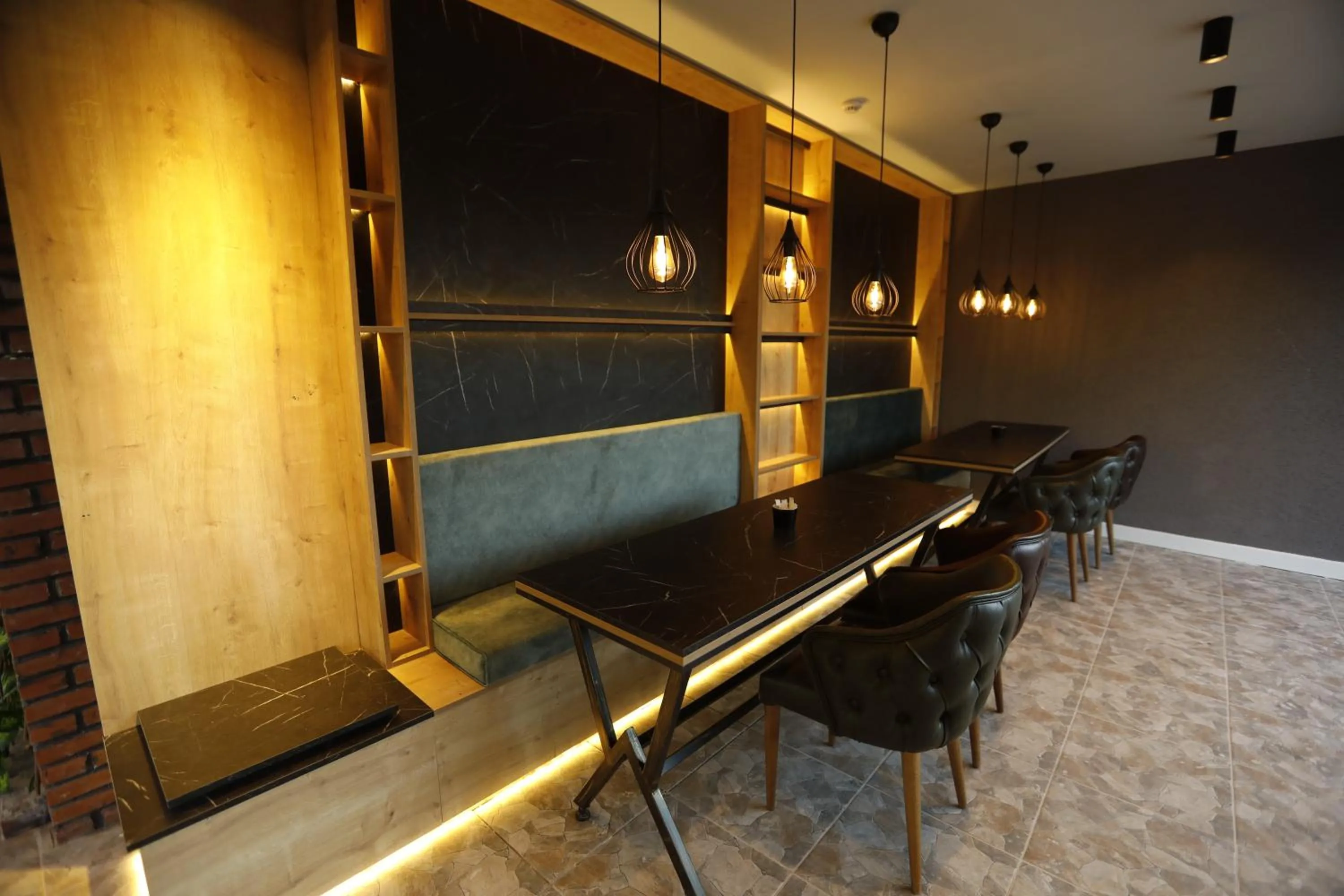 Restaurant/places to eat in Pafuli Bungalov