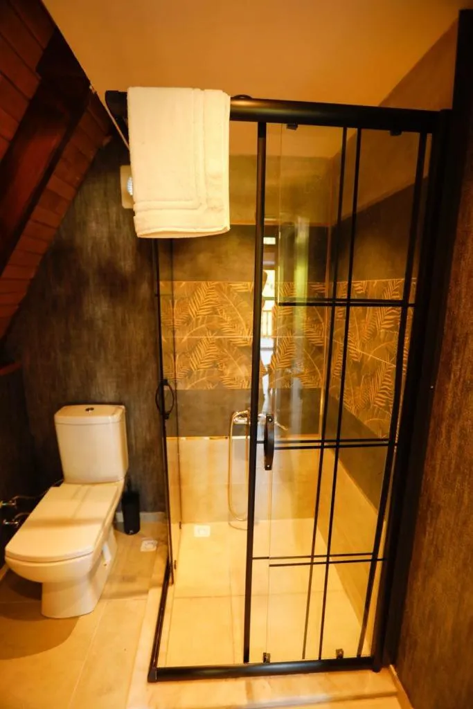 Shower in Pafuli Bungalov