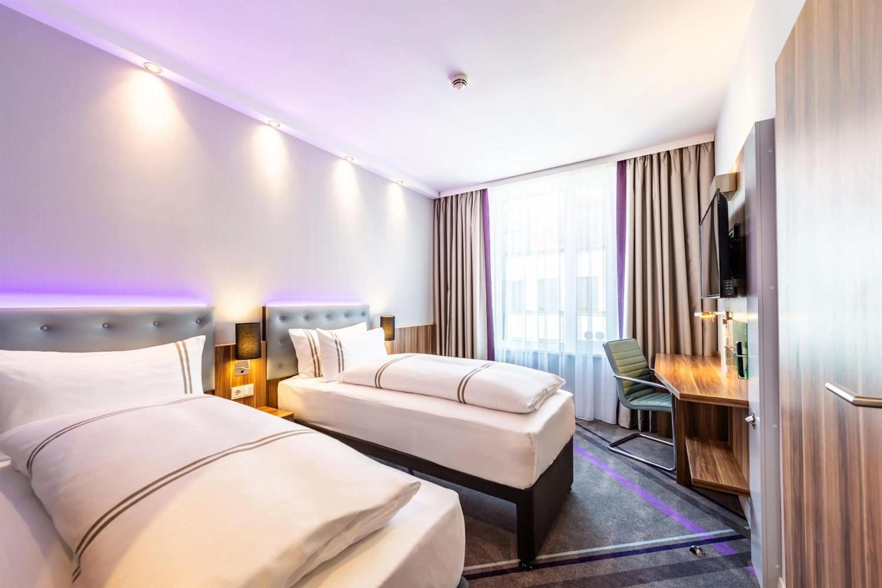 Bedroom, Bed in Premier Inn Dresden City Centre