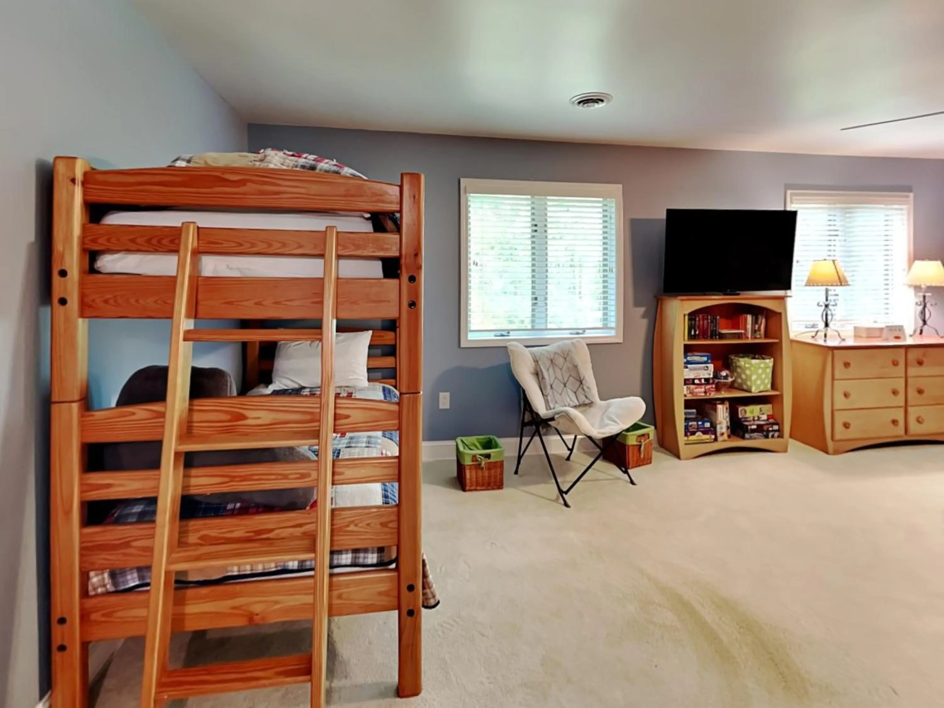 Property building, Bed in Yes Deer